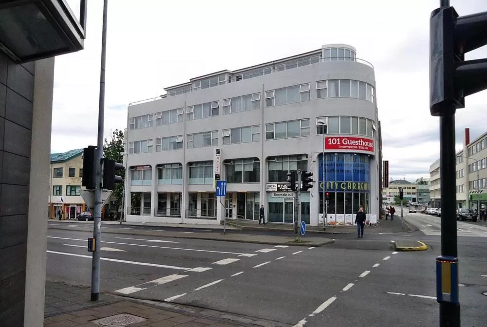 Property building in 101 Guesthouse Hotel