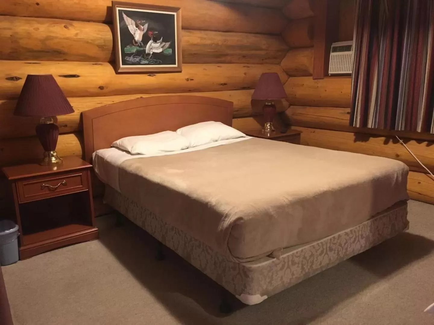 Bed in Rainbow Lake Castle Resort