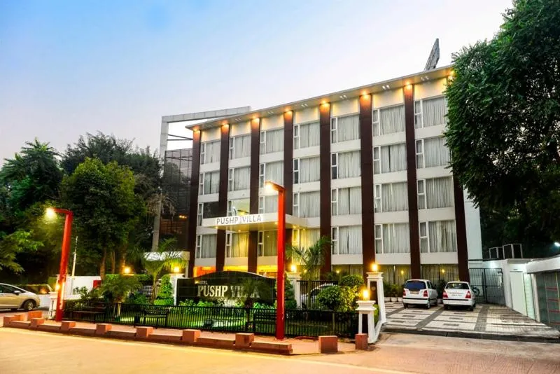 Property building in Hotel Pushp Villa Agra Taj East Gate