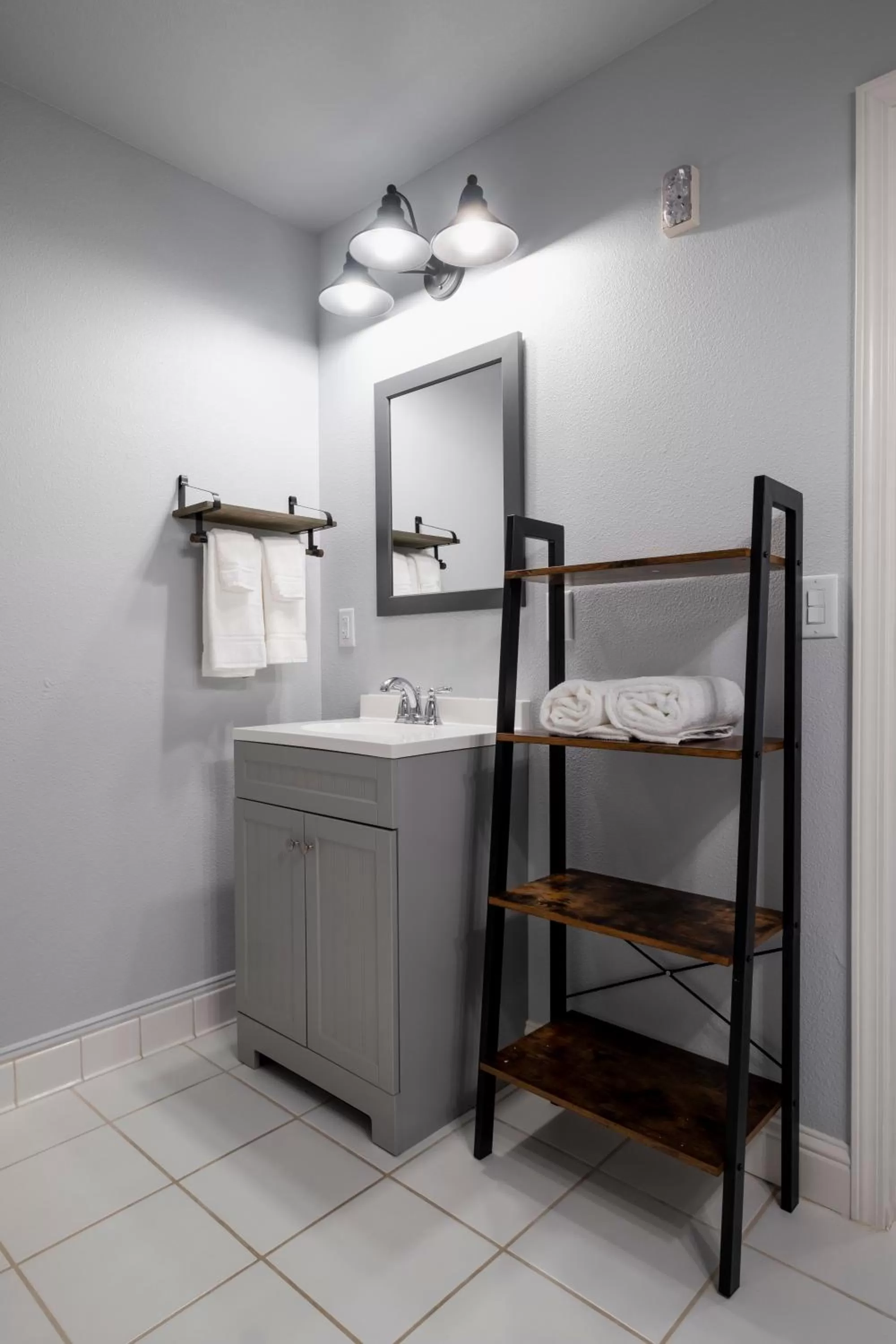 Bathroom in Hounds Tooth Inn