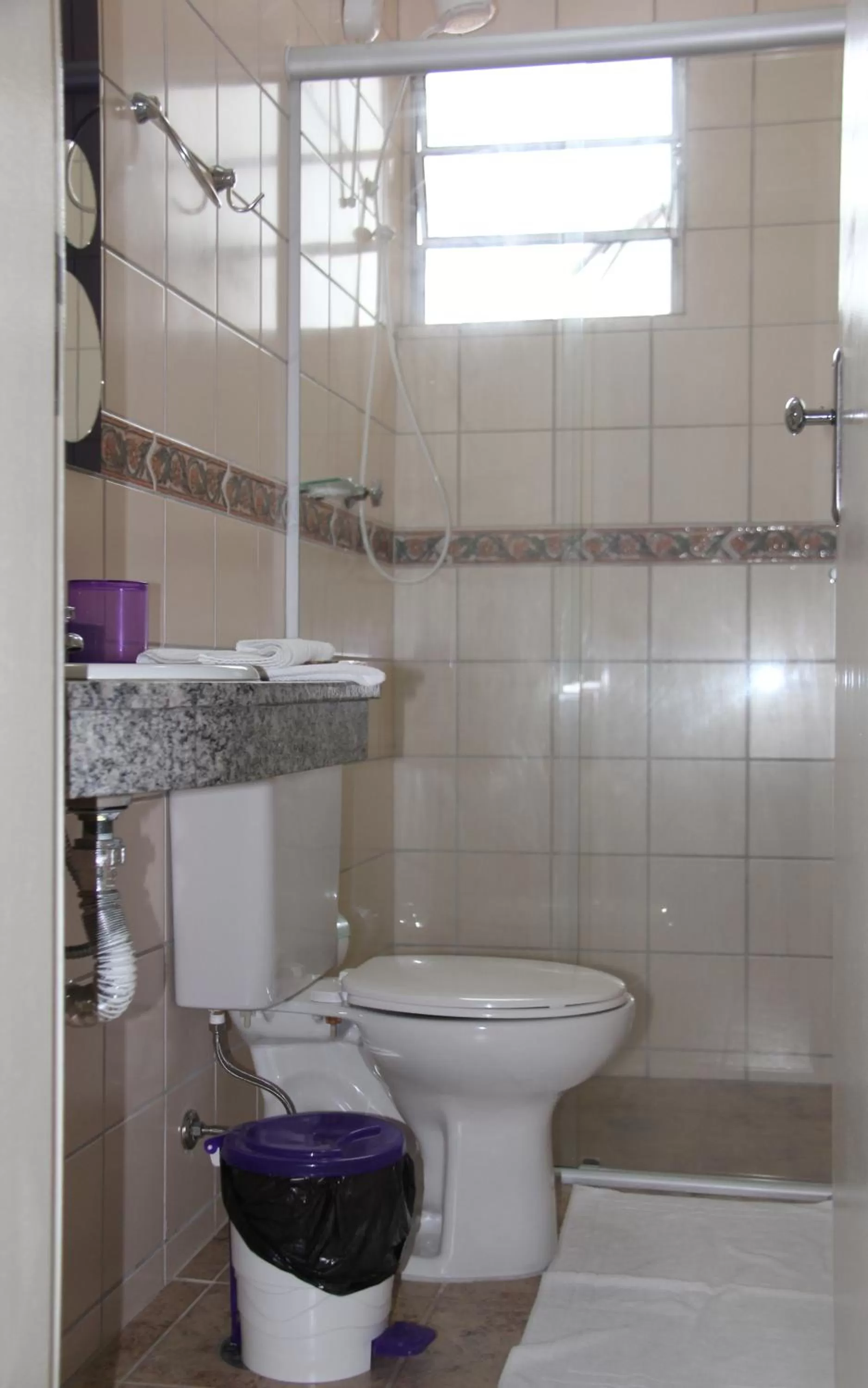 Toilet in Pousada Recanto Domus