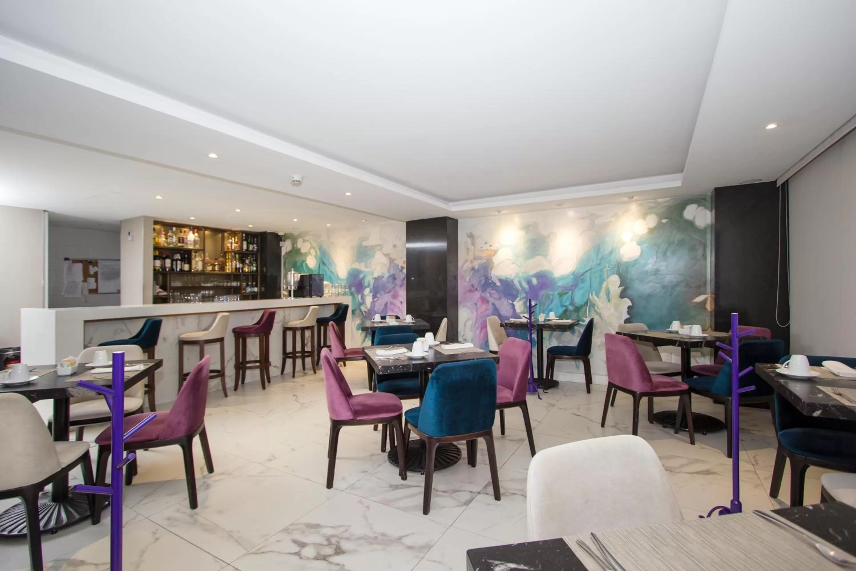 Restaurant/places to eat in Isaaya Hotel Boutique by WTC