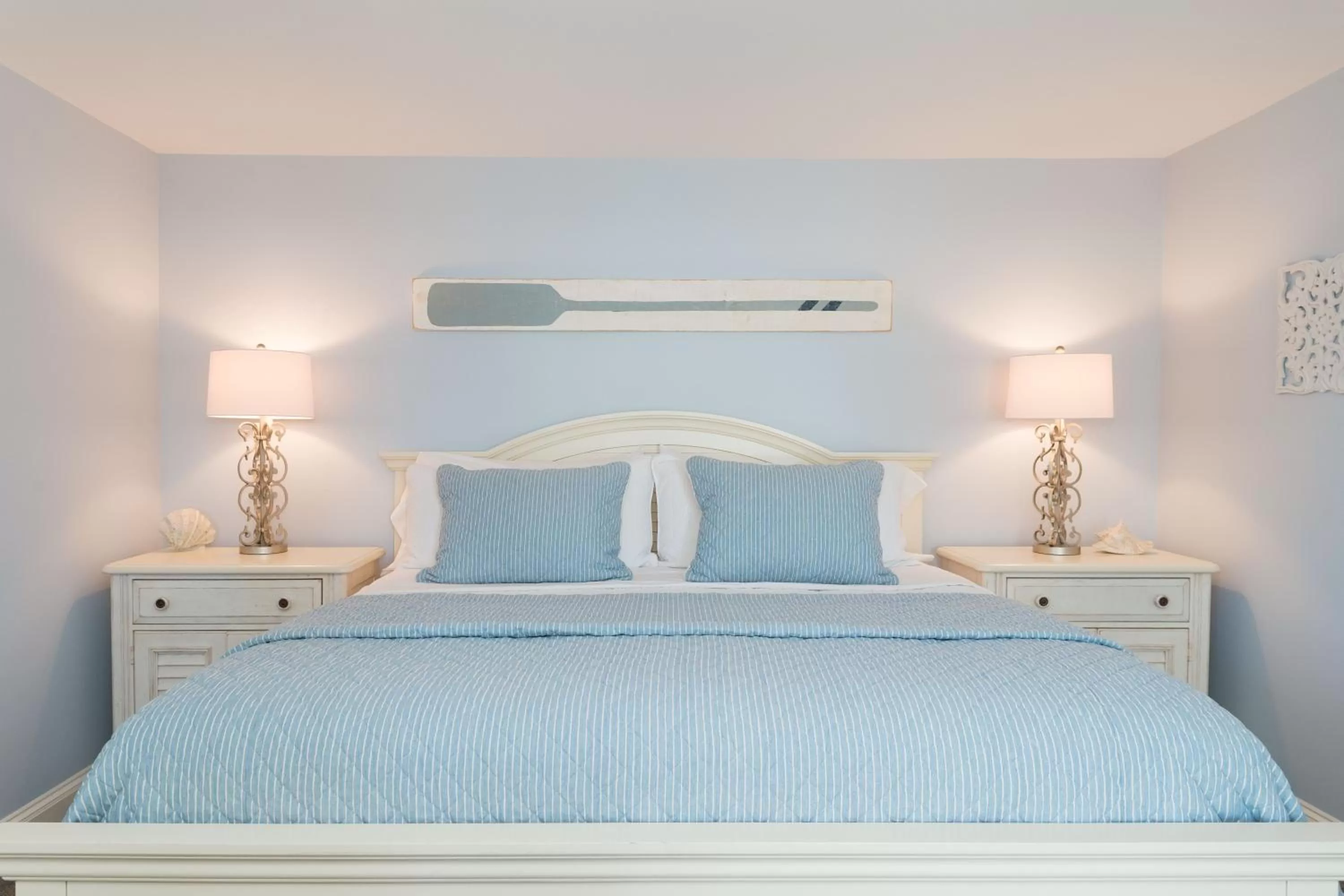 Bed in Sheepscot Harbour Village Resort