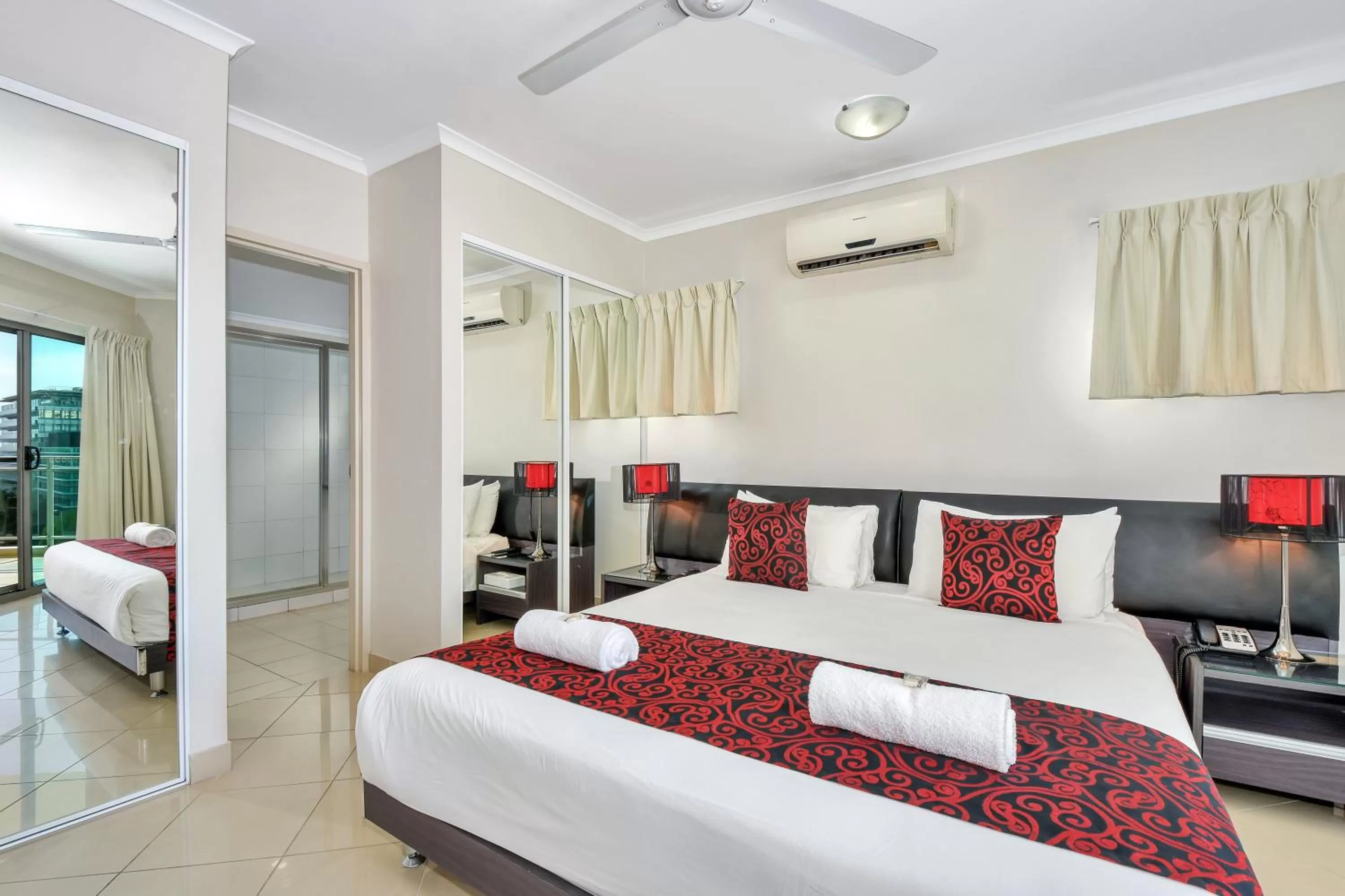 Bathroom, Bed in Argus Apartments Darwin