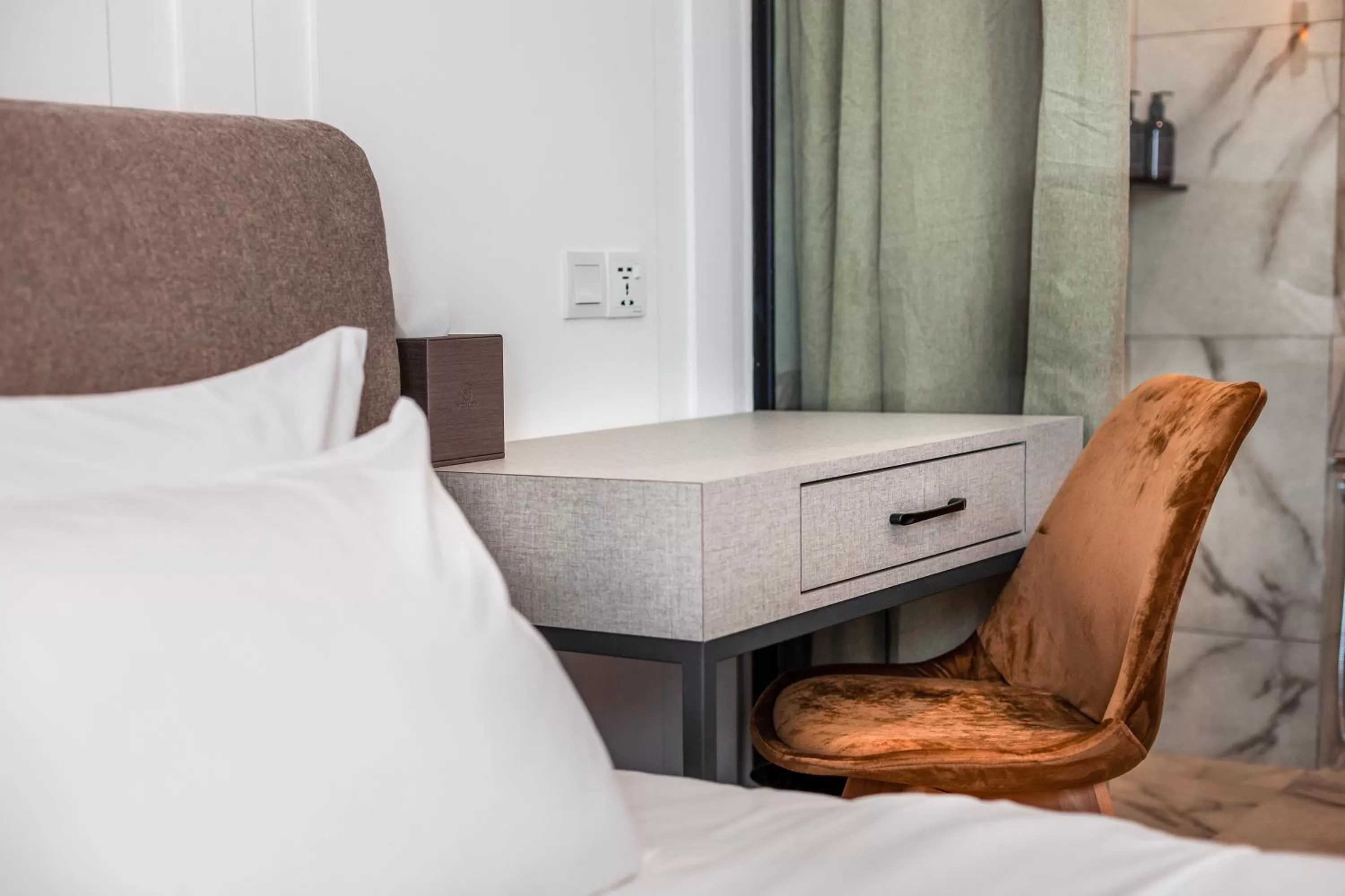 Bedroom, Bed in Wesley Hotel