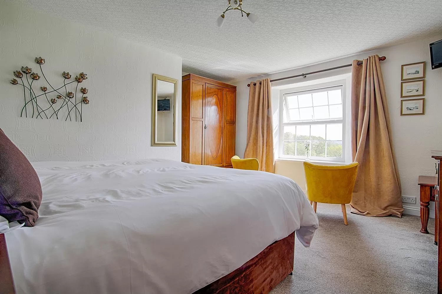 Bedroom in Leworthy Farmhouse Bed and Breakfast