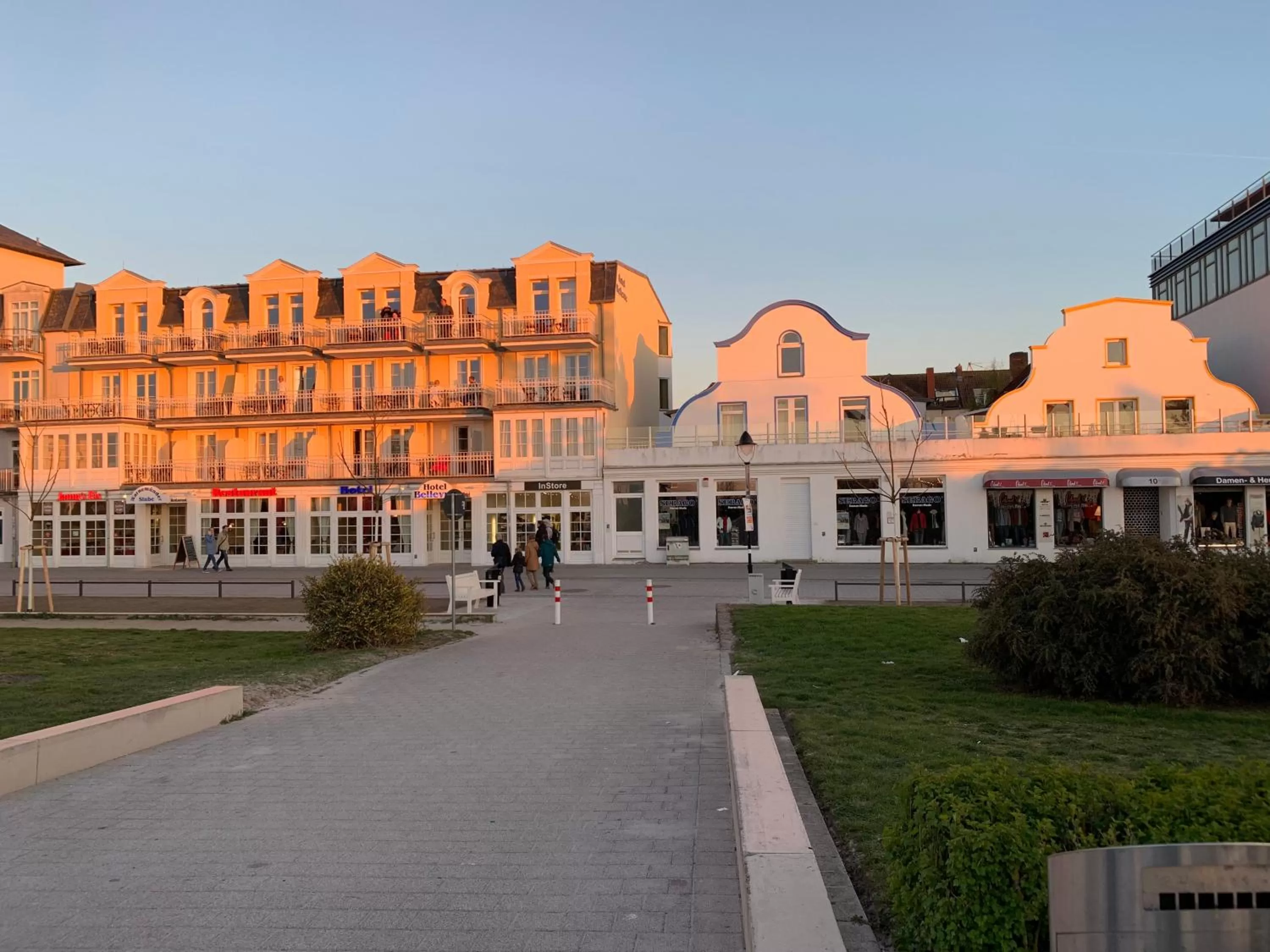 Facade/entrance, Property Building in Hotel Bellevue Warnemünde