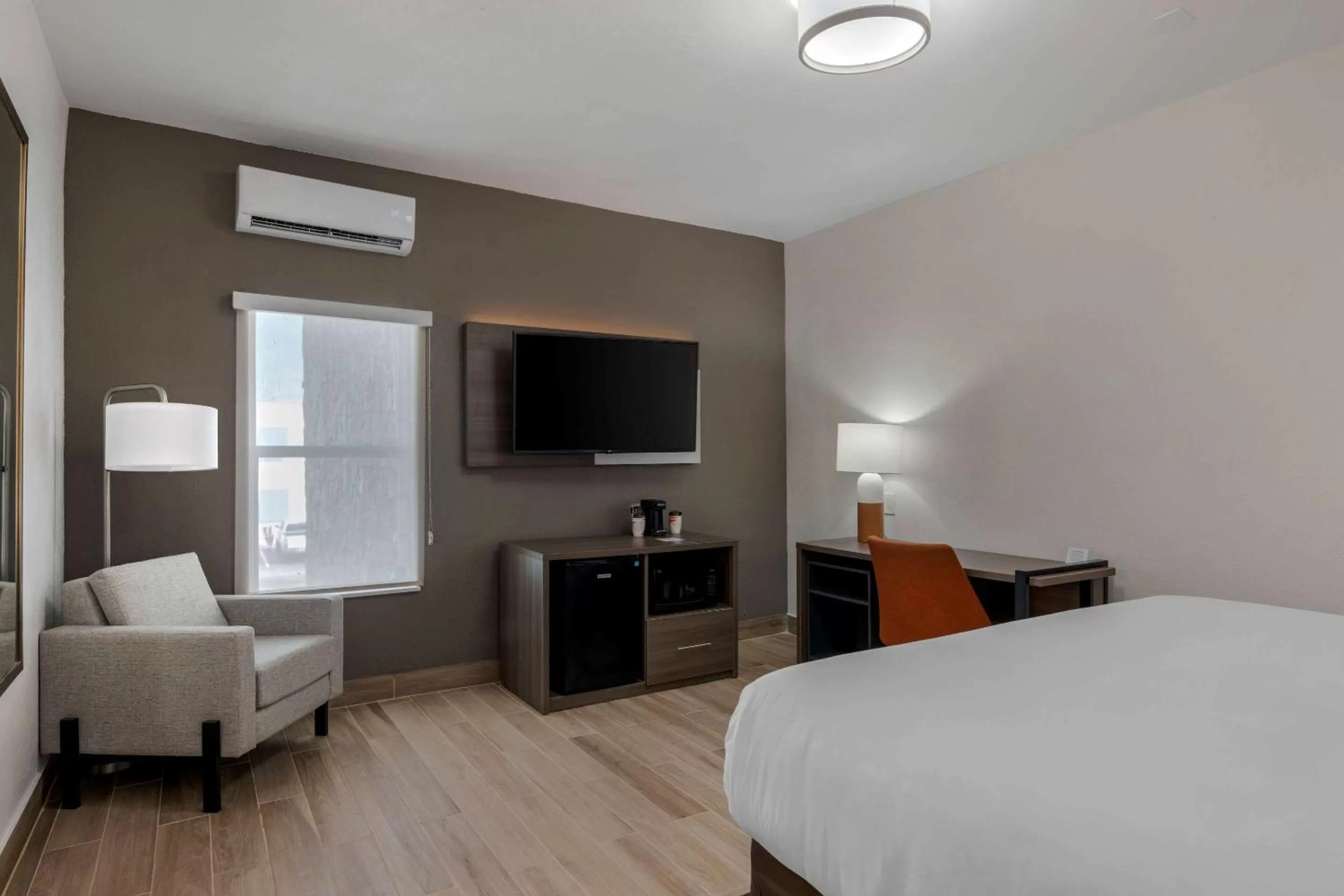 TV and multimedia, Bed in Comfort Inn