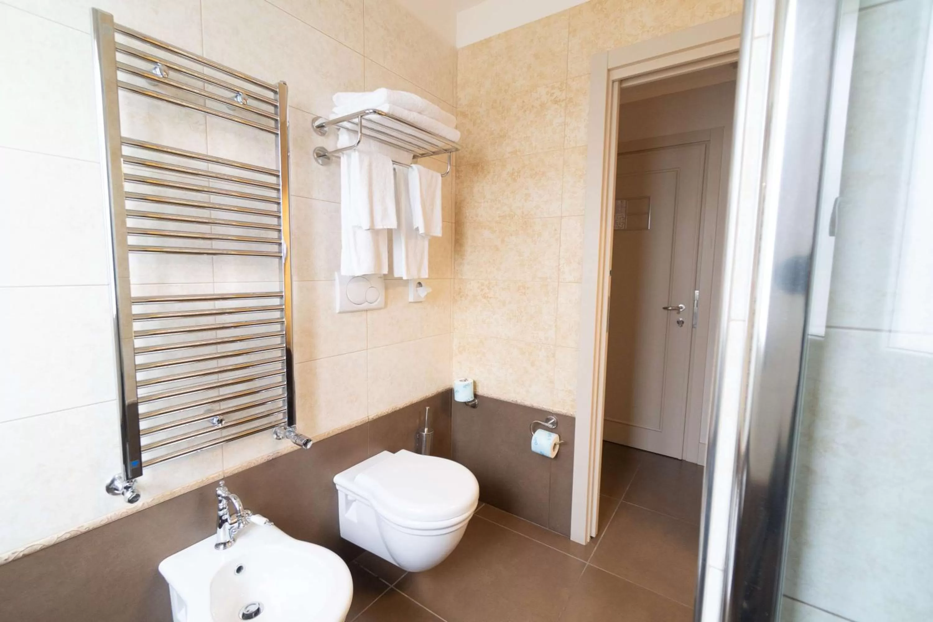 Bathroom in Best Western Plus Hotel Perla Del Porto