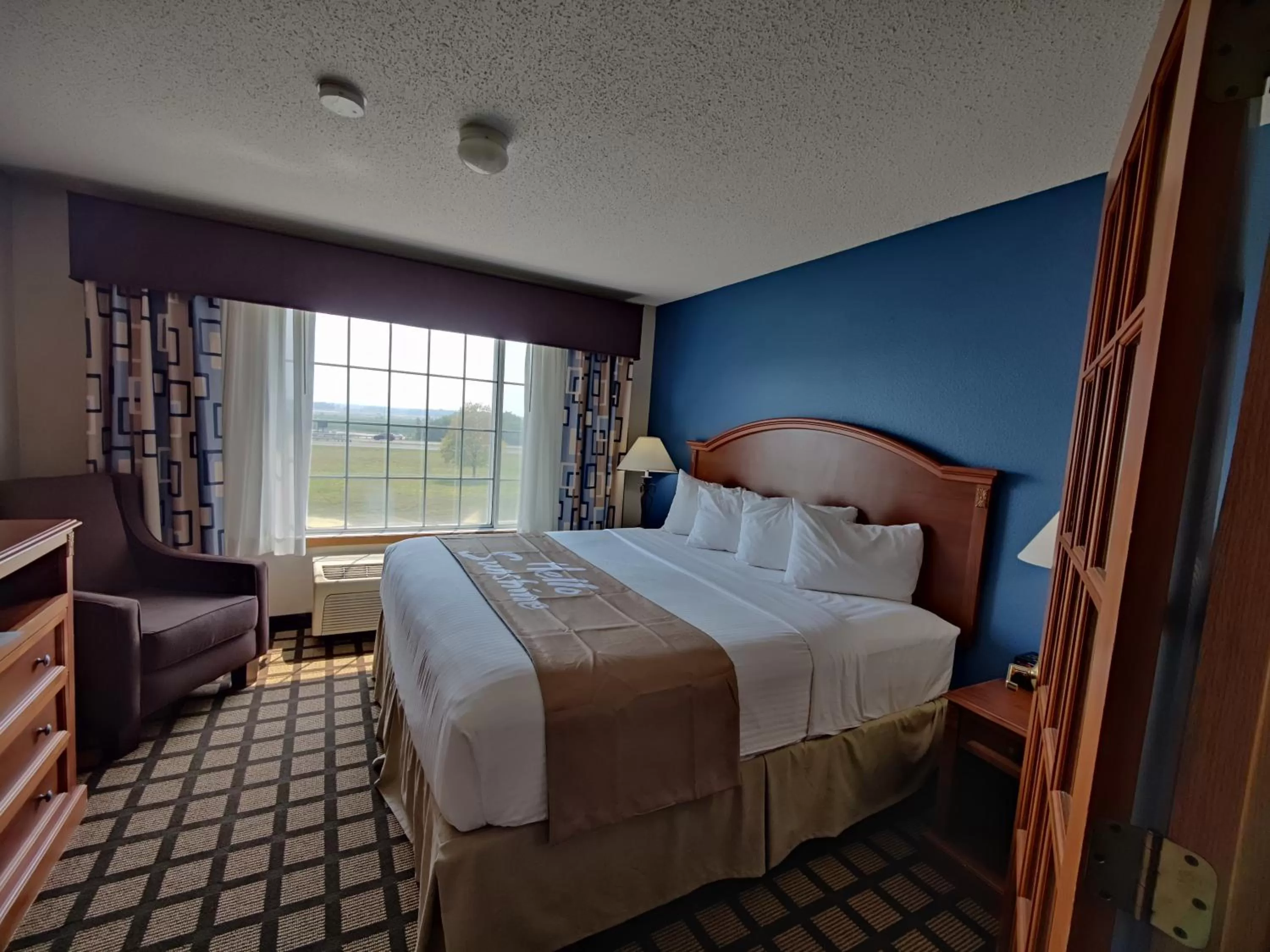 Bedroom, Bed in Baymont by Wyndham Albany MN