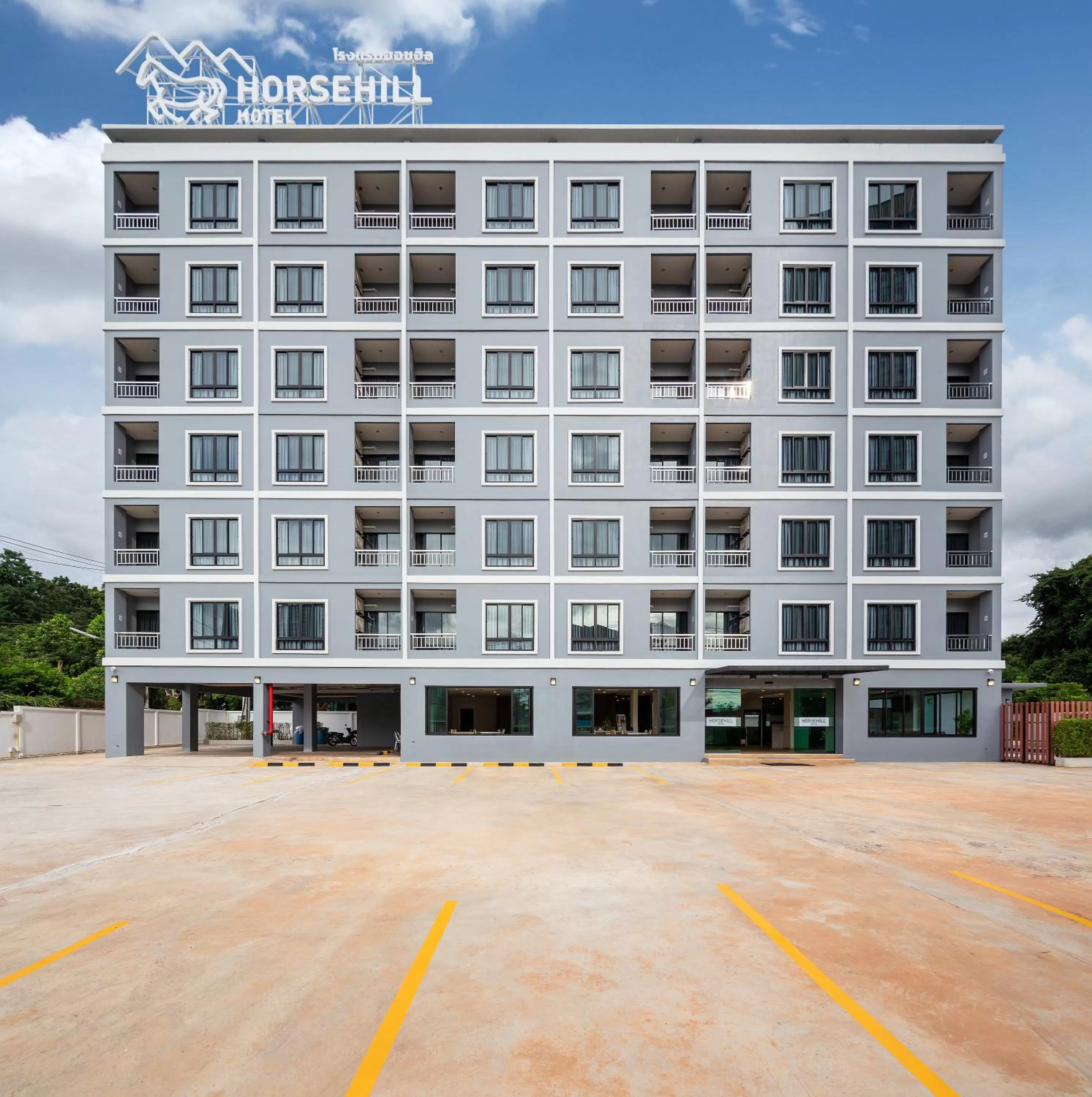 Property building in Horsehill Hotel Sriracha