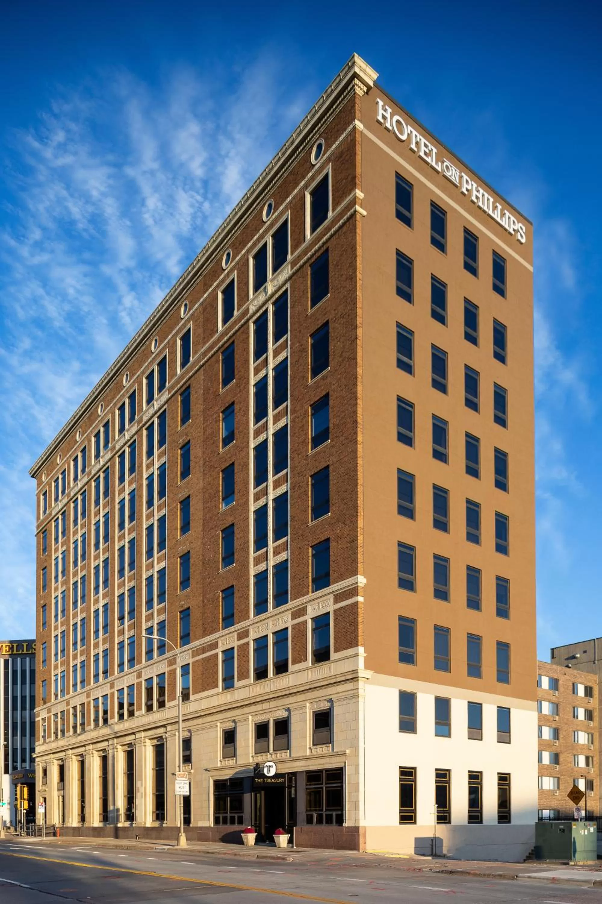 Property building in Hotel On Phillips