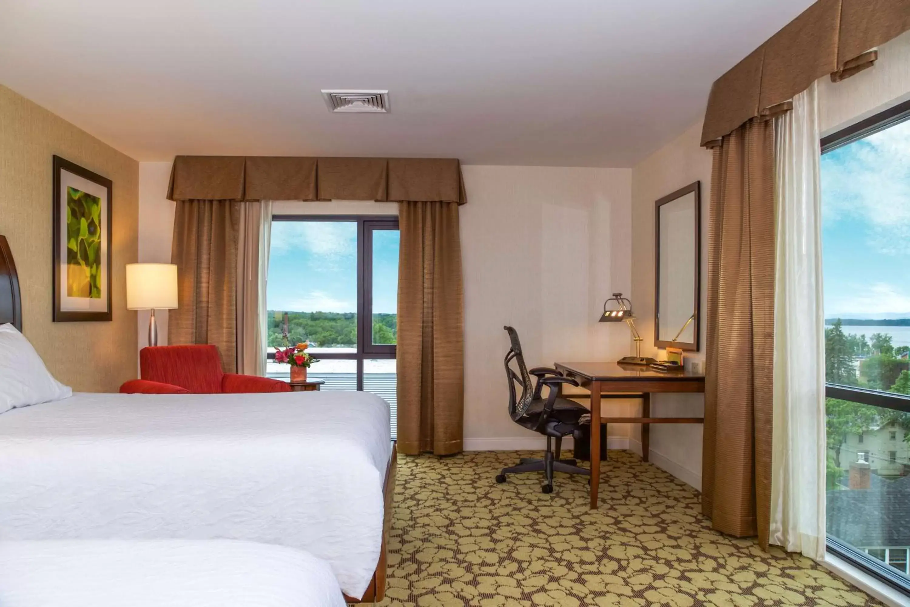 Queen Room with Two Queen Beds - Hearing Accessible in Hilton Garden Inn Burlington Downtown Queen Room with Two Queen Beds - Hearing Accessible in Hilton Garden Inn Burlington Downtown