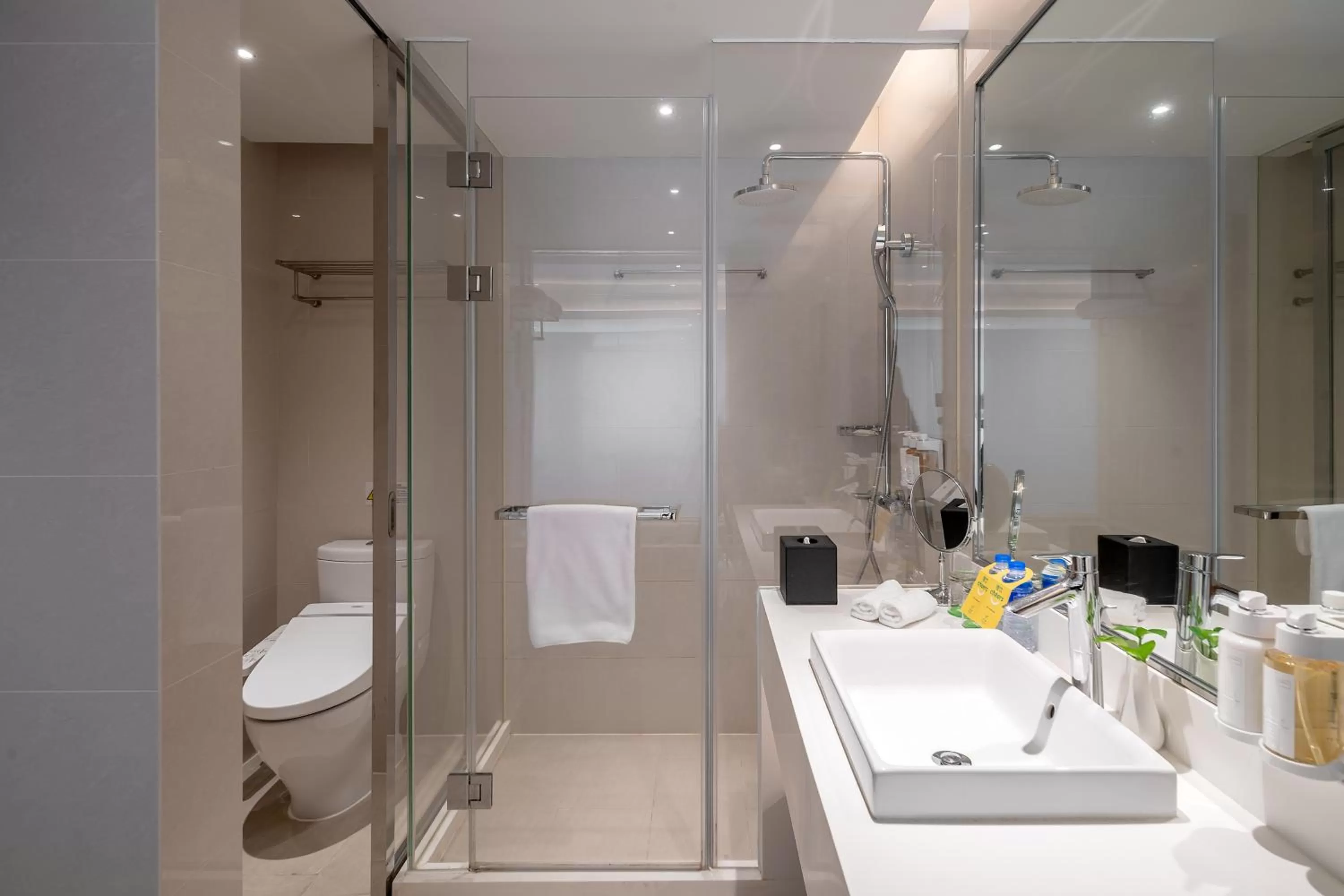 Toilet in Holiday Inn Shanghai Hongqiao Central, an IHG Hotel