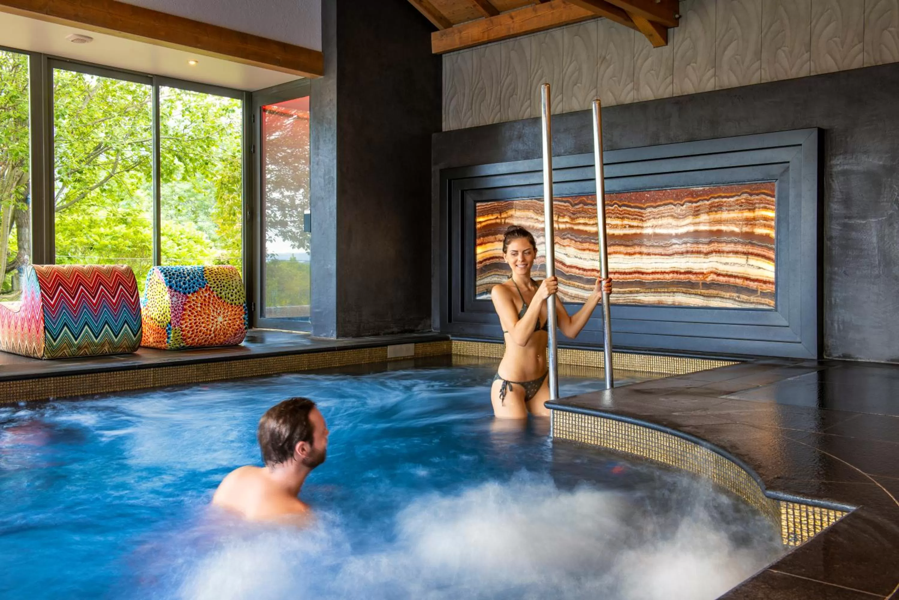 Hot Tub in Les Trésoms Lake and Spa Resort