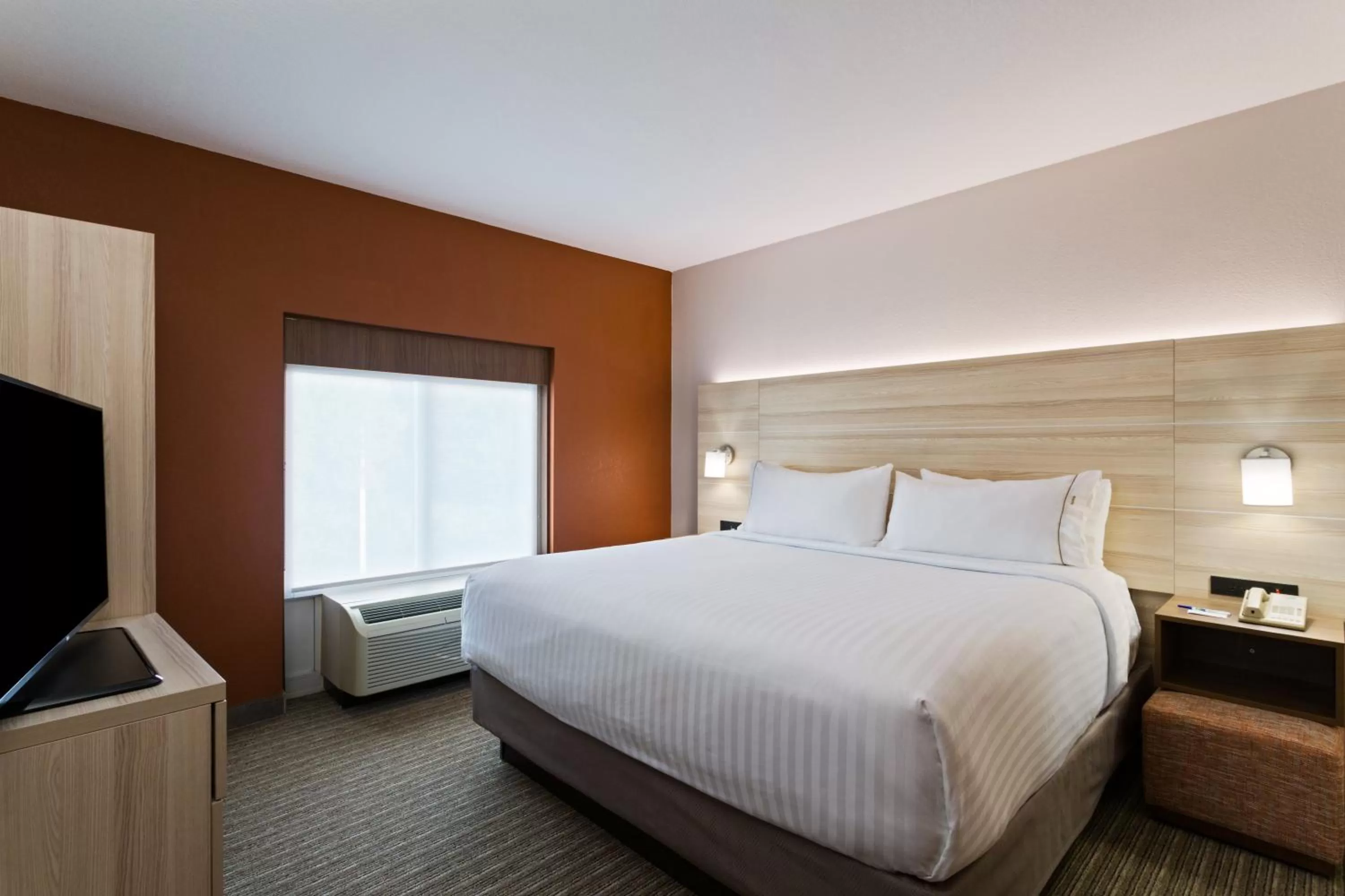 Photo of the whole room, Bed in Holiday Inn Express & Suites Tavares by IHG