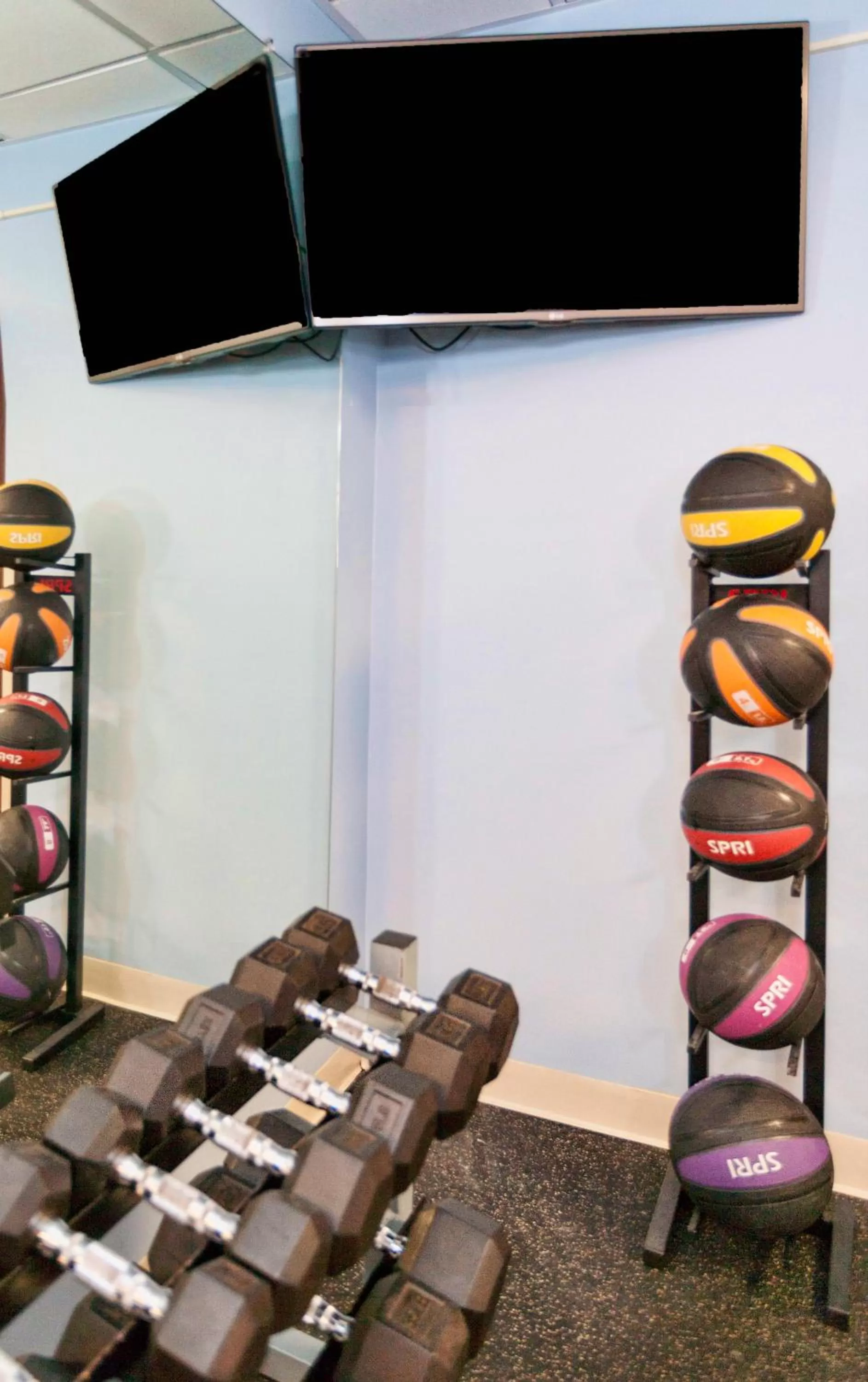 Fitness centre/facilities in Days Inn by Wyndham Duluth Lakewalk