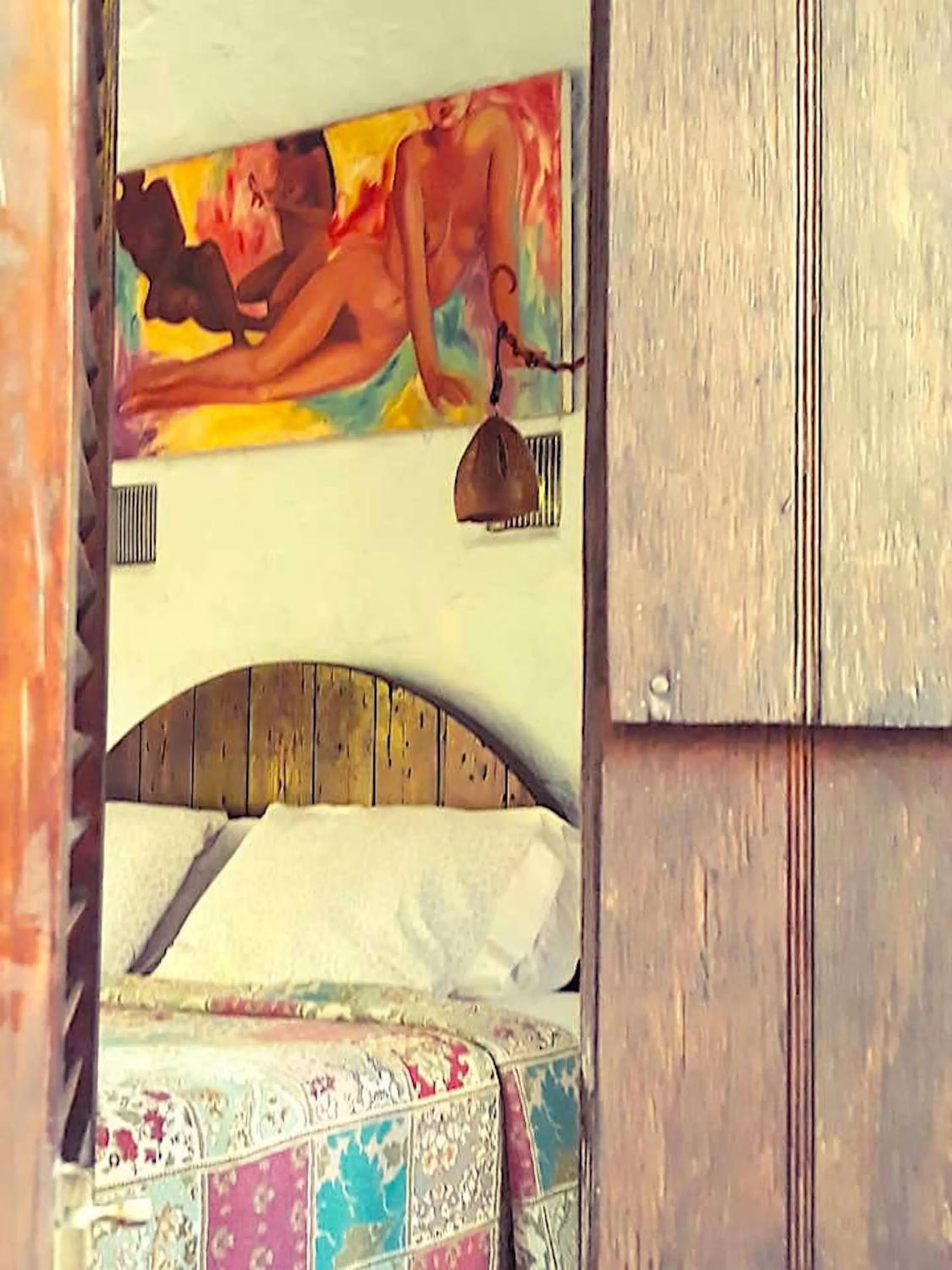 Decorative detail, Bed in Cocoa Cottage