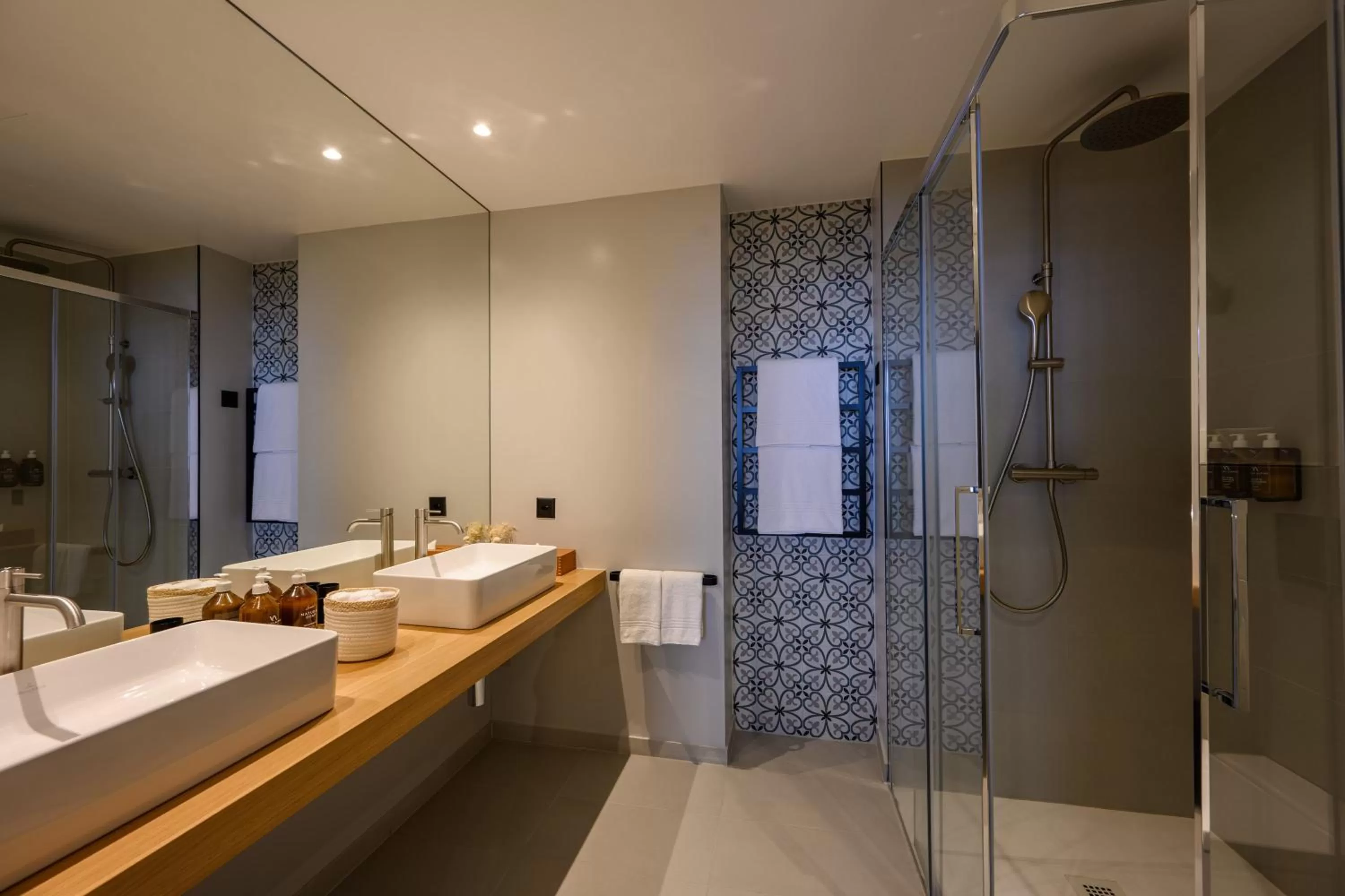 Shower in Villars Palace