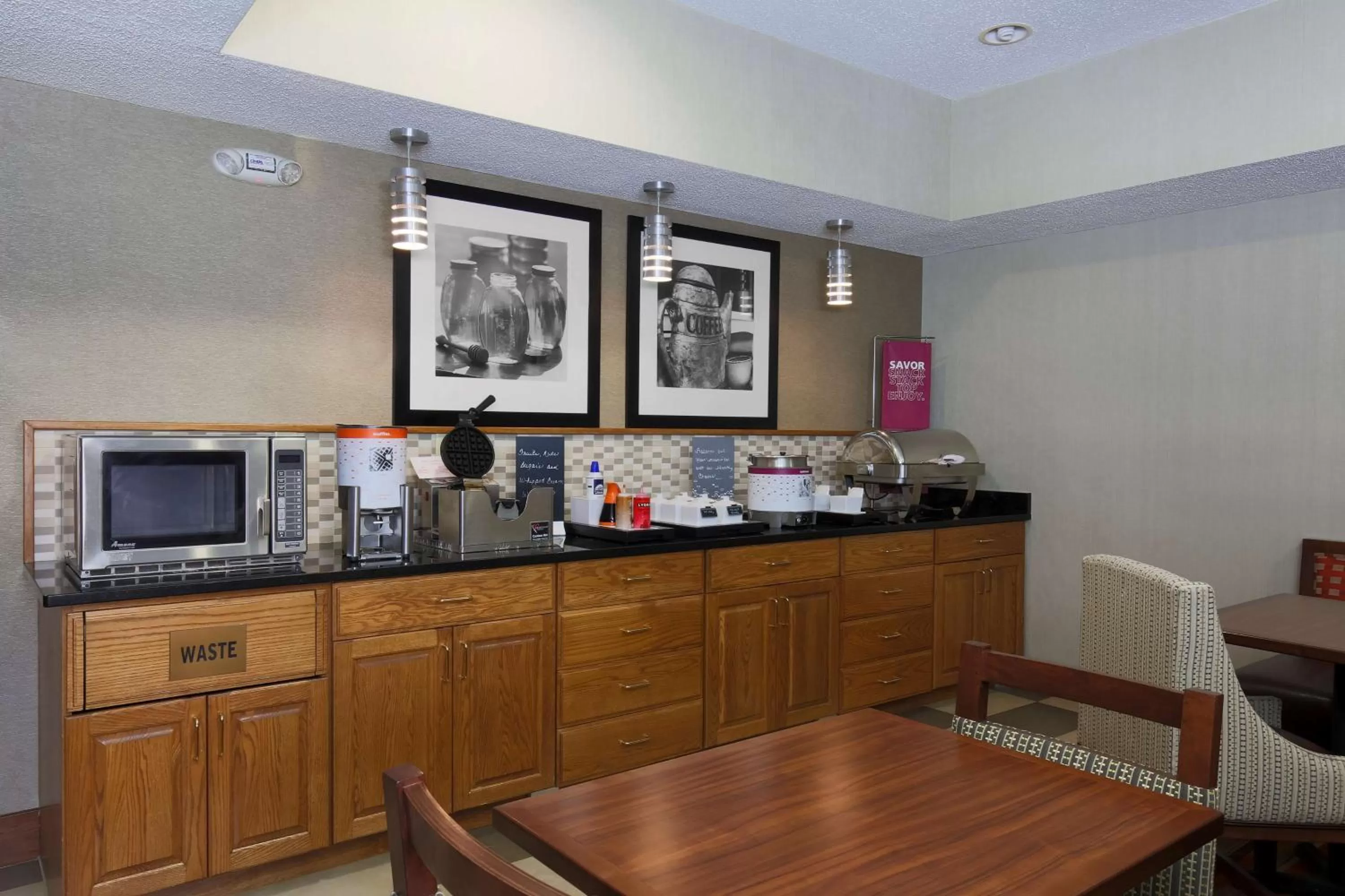 Breakfast, Restaurant/Places to Eat in Hampton Inn St. Louis/Fairview Heights