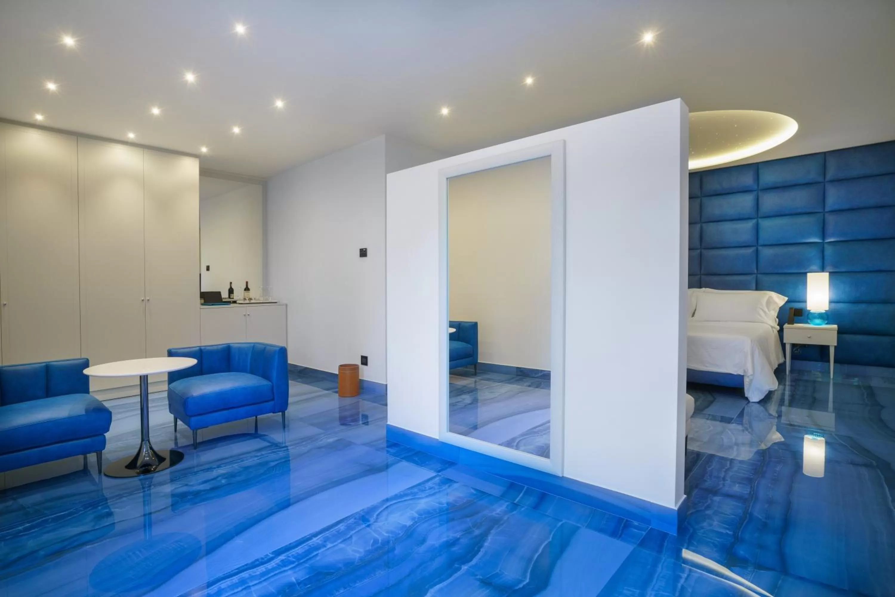 Living room in Grotta Palazzese Beach Hotel