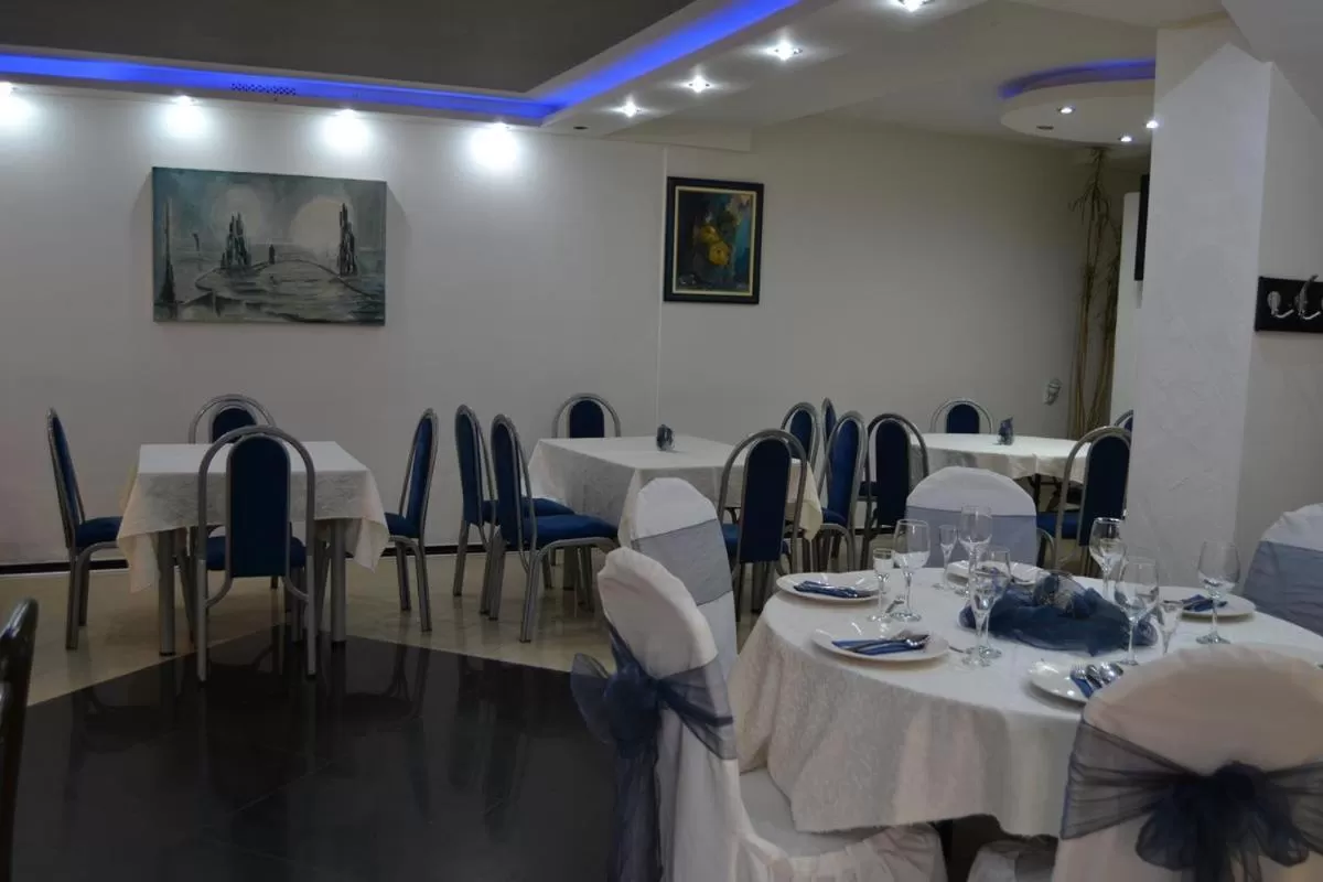 Restaurant/Places to Eat in LIRA EXCELLENT NIS