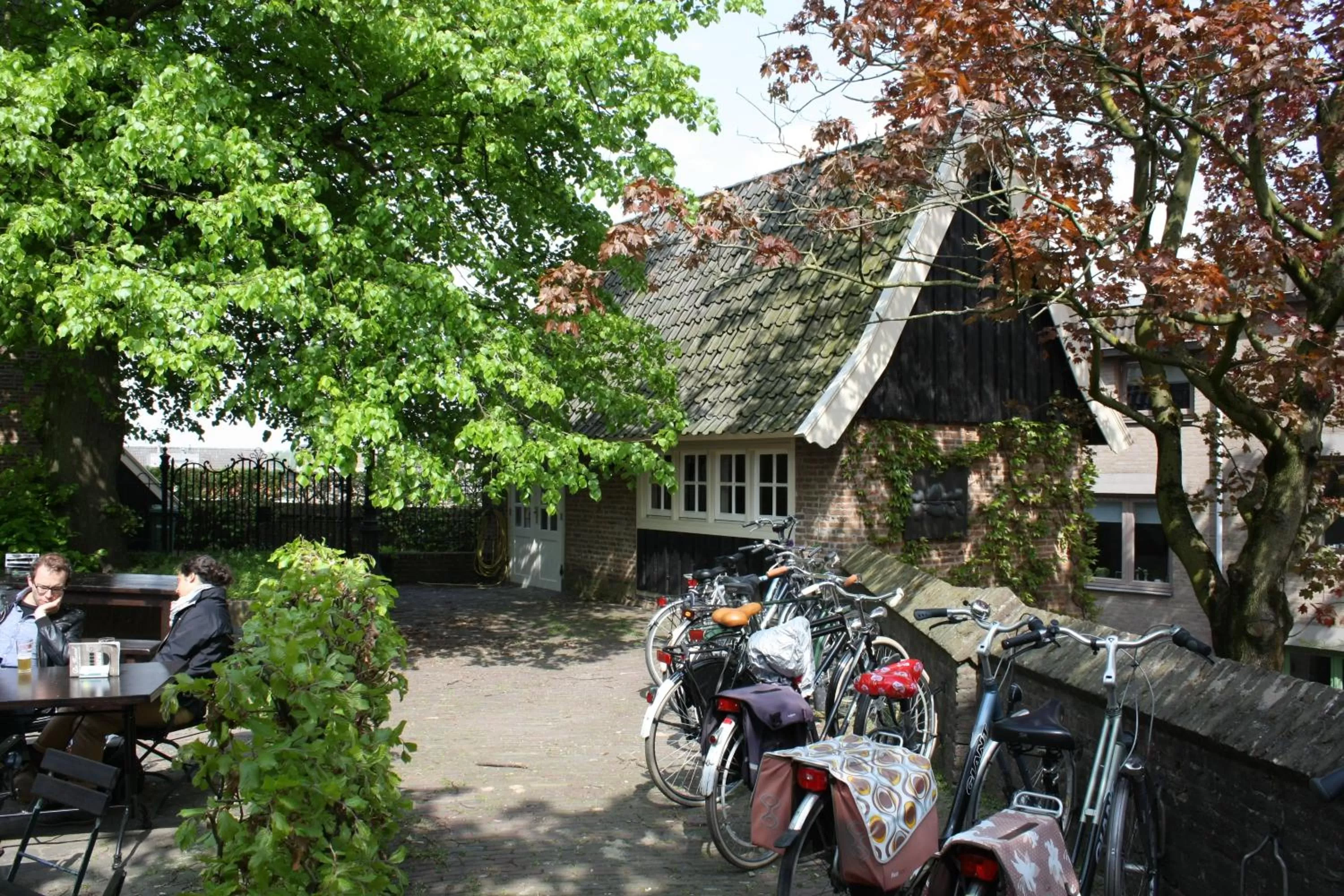 Facade/entrance in De Hemel De Kracht van Ambacht