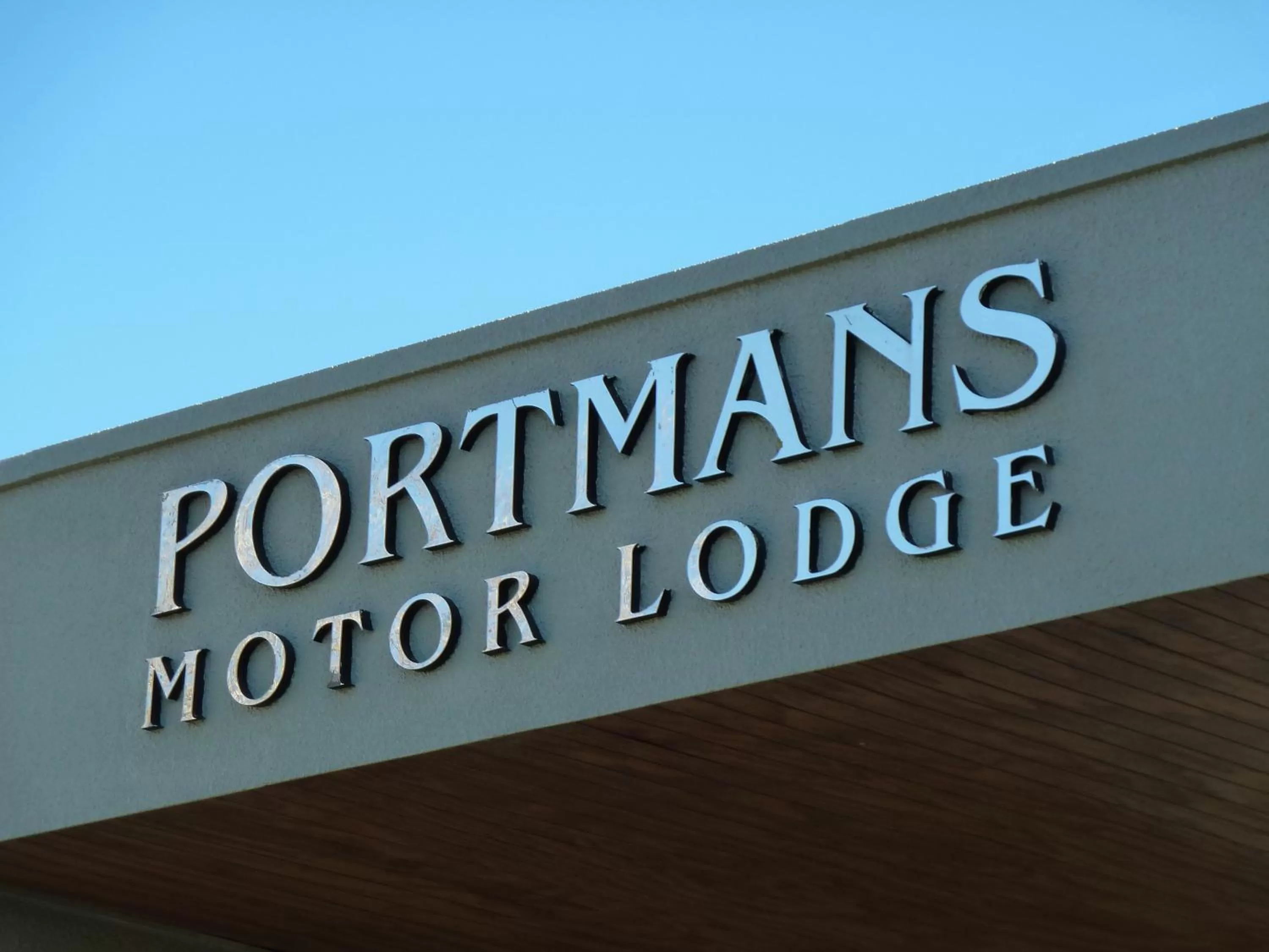 Day in Portmans Motor Lodge