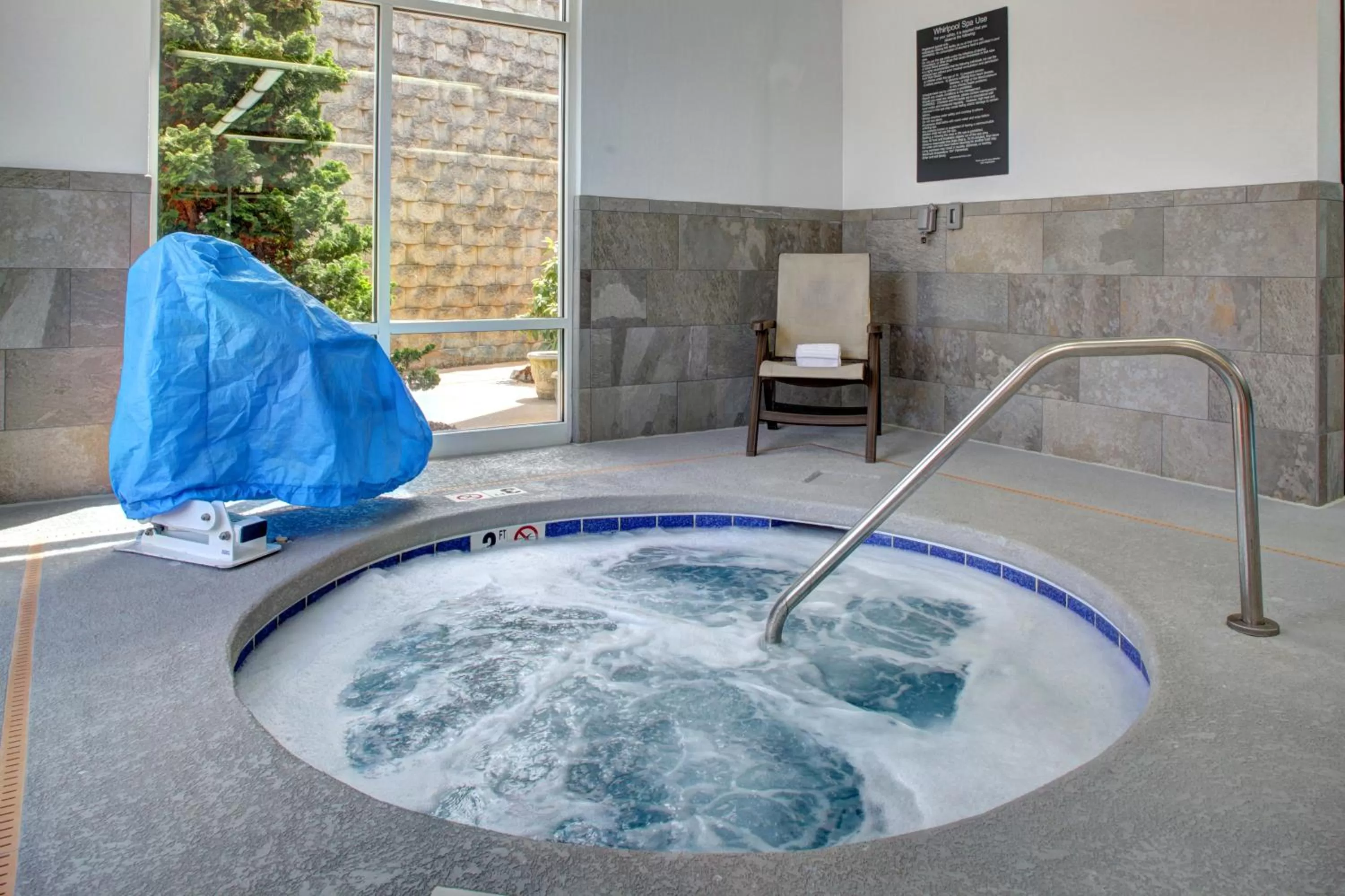 Spa and wellness centre/facilities in Country Inn & Suites by Radisson Asheville Downtown Tunnel Road