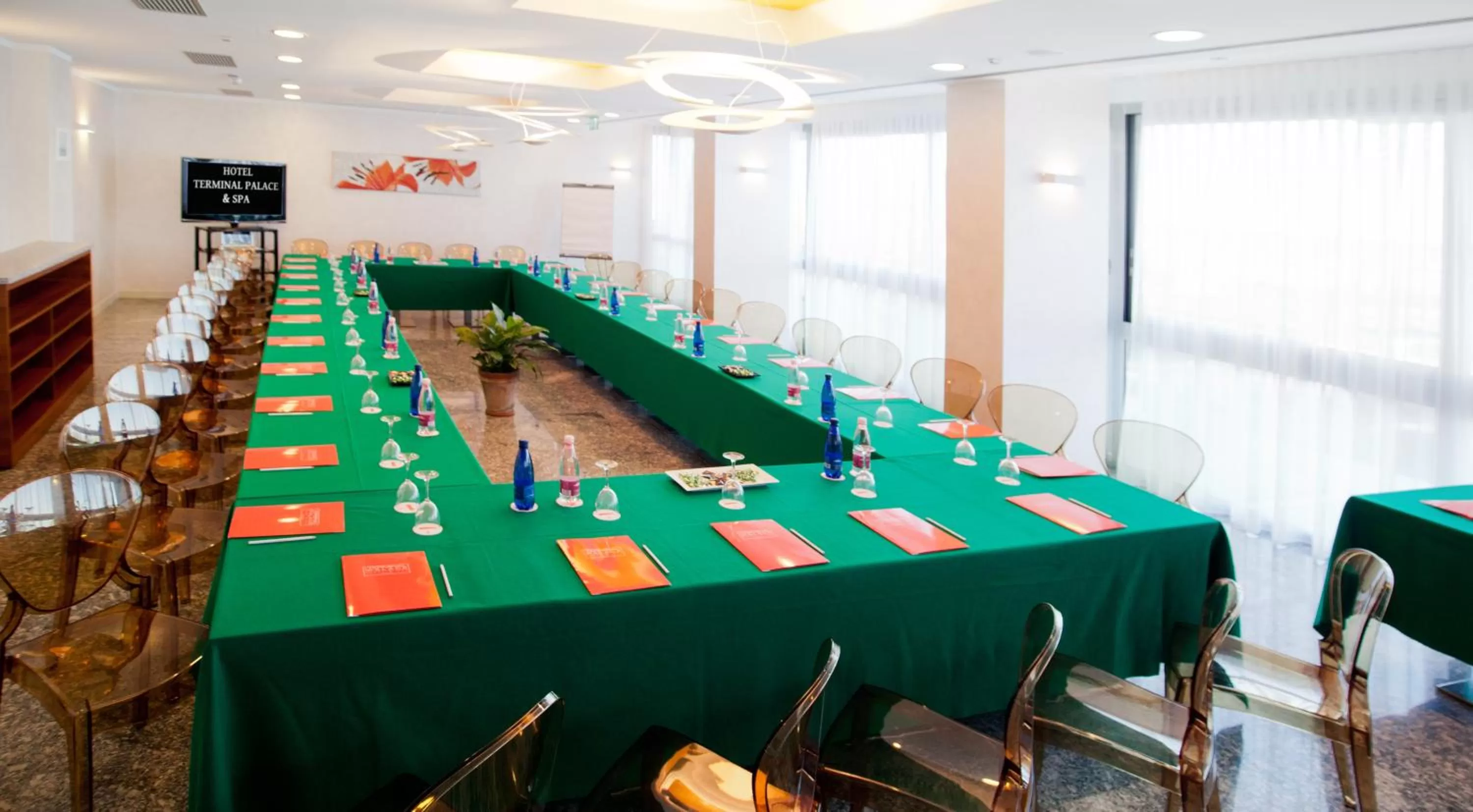 Business facilities in Terminal Palace & SPA