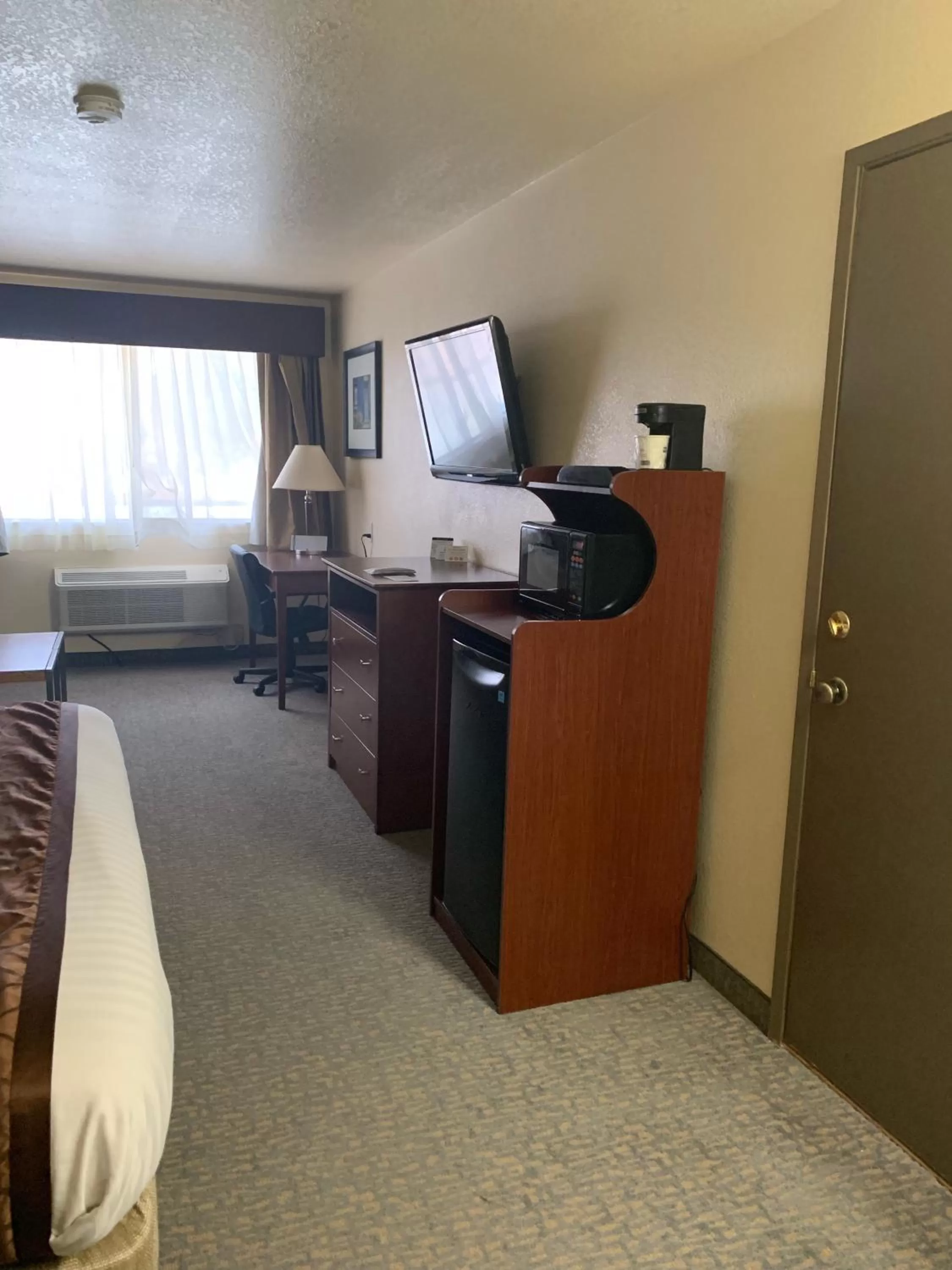 TV and multimedia, Bed in Best Western Desert Oasis