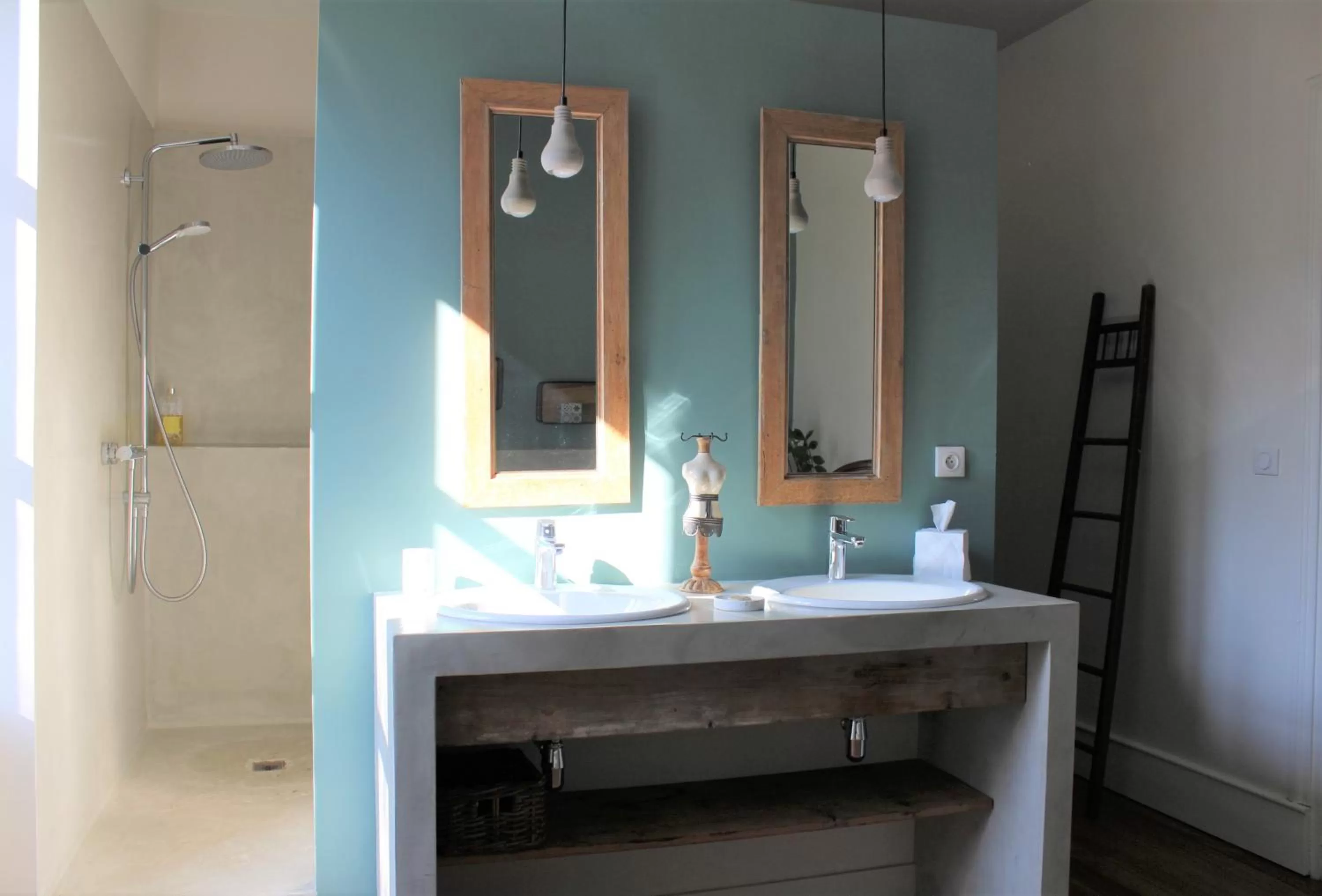 Shower in La Grande Maison