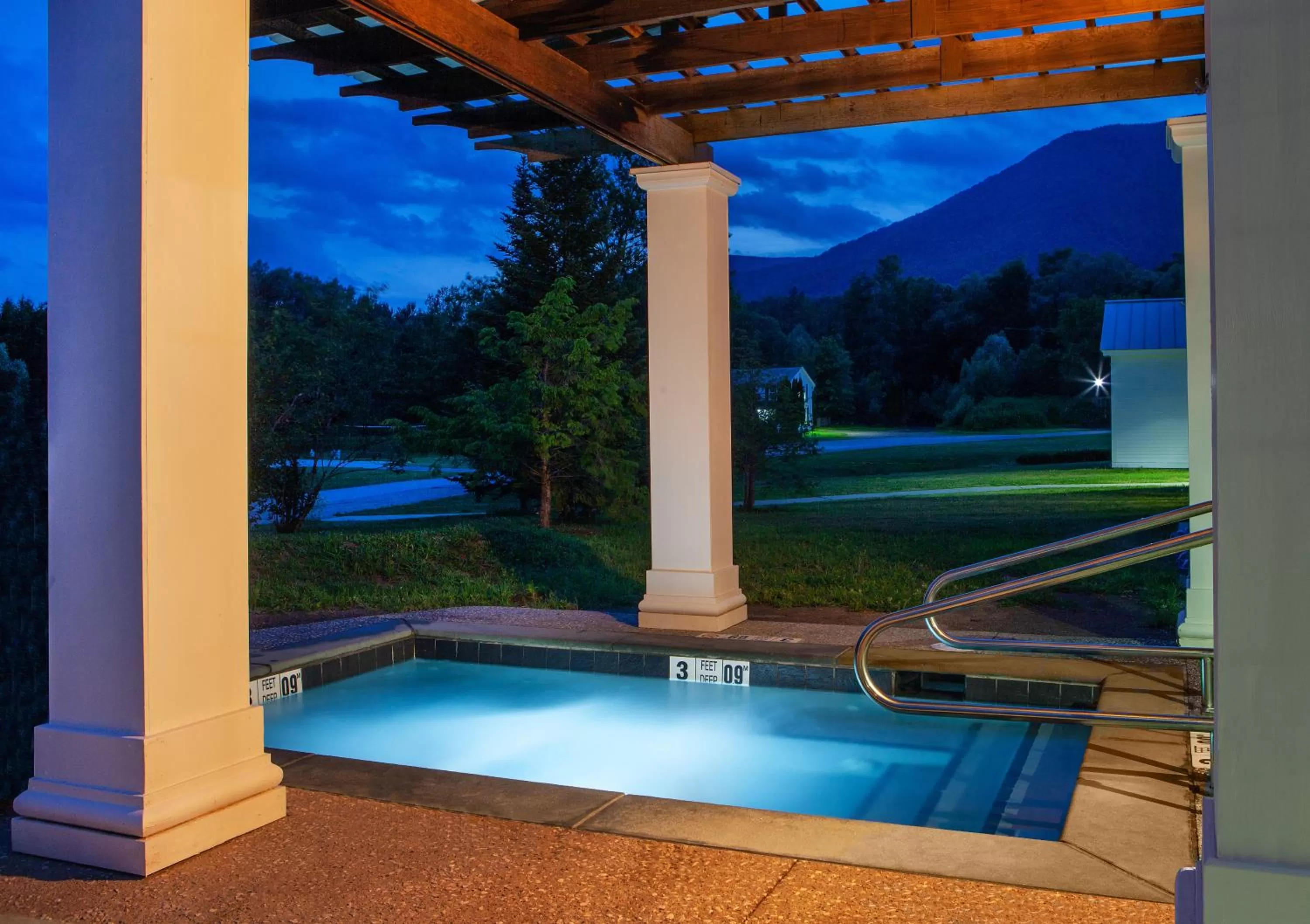 Swimming pool in The Equinox Golf Resort & Spa