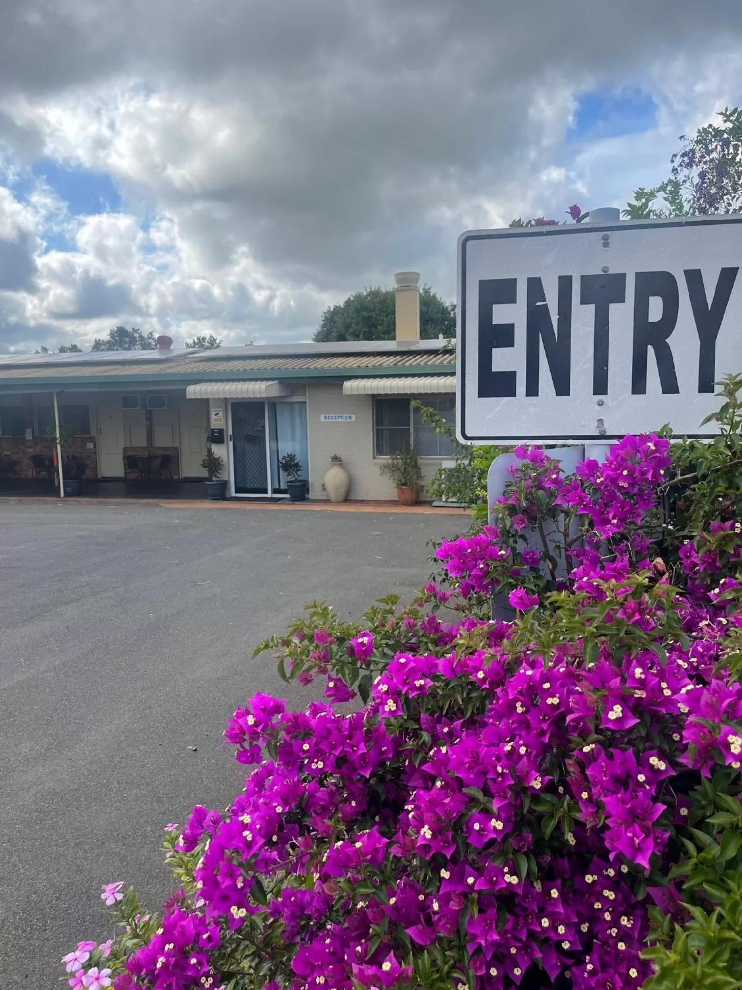 Facade/entrance in Avocado Motor Inn