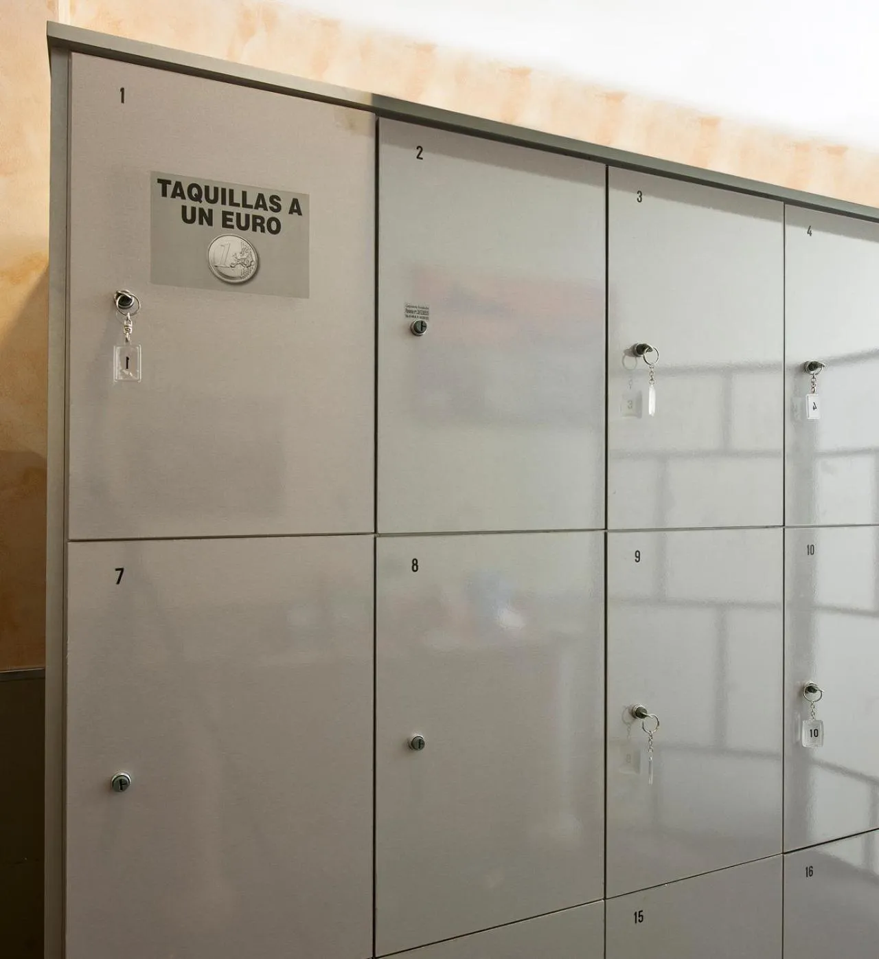 Communal lounge/ TV room in Hostal Barcelona