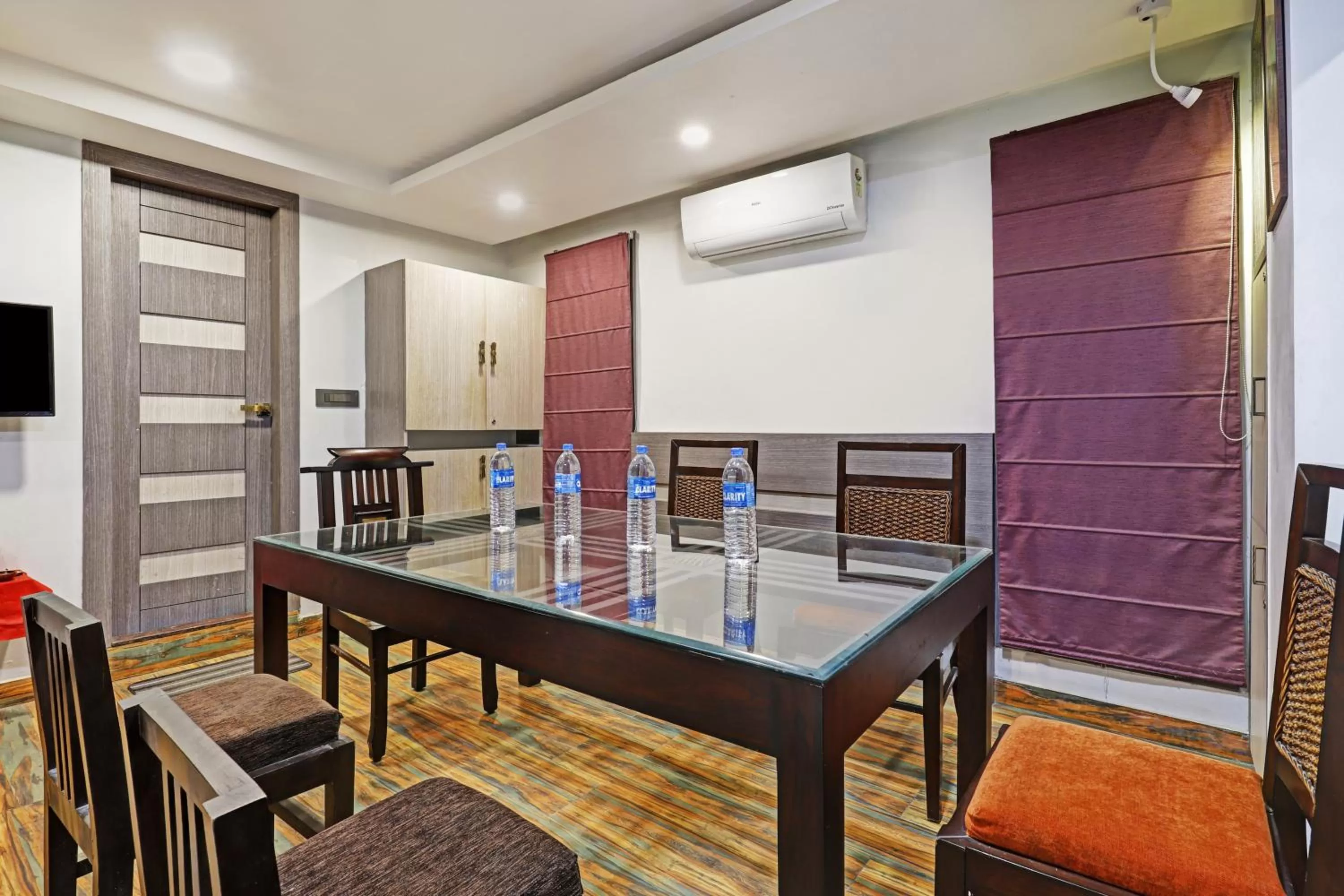 Meeting/conference room in Itsy Hotels Ransu Residency