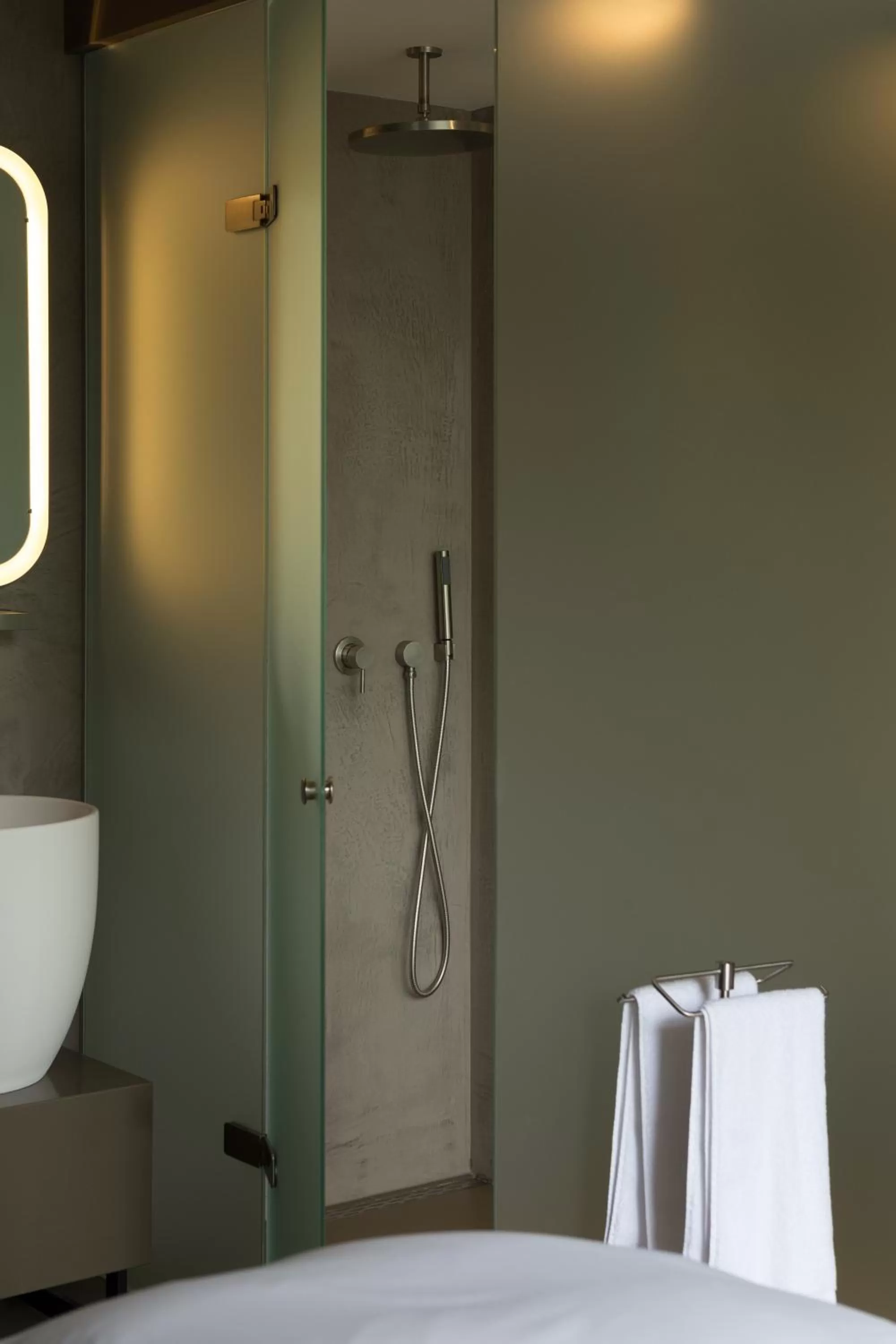 Shower in Boutique Hotel Blue - Quality Lodgings