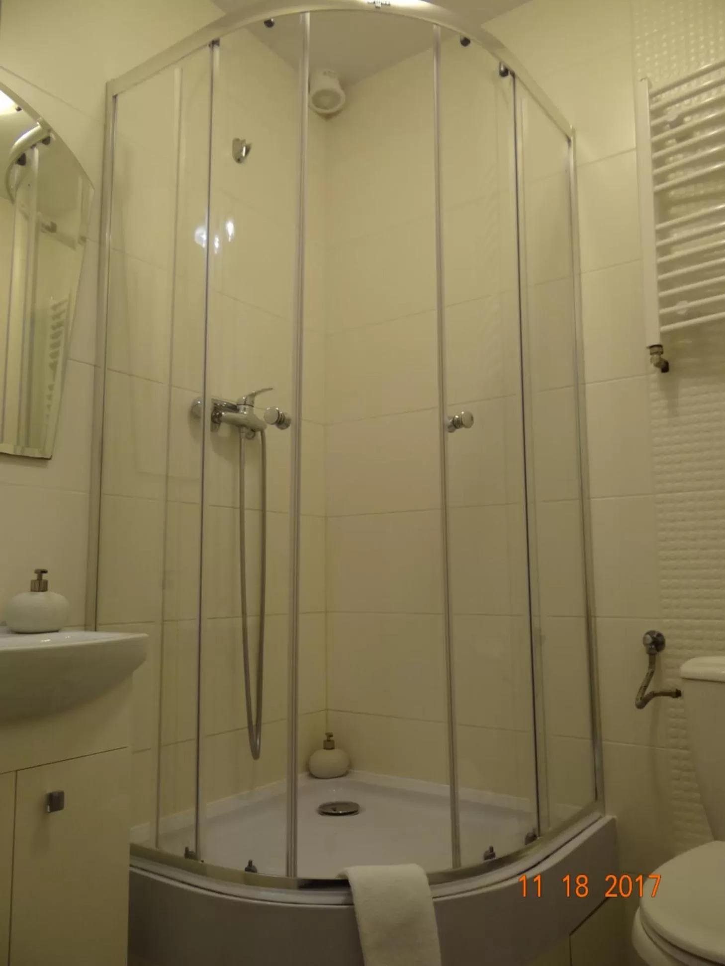 Photo of the whole room in "Arkadia"