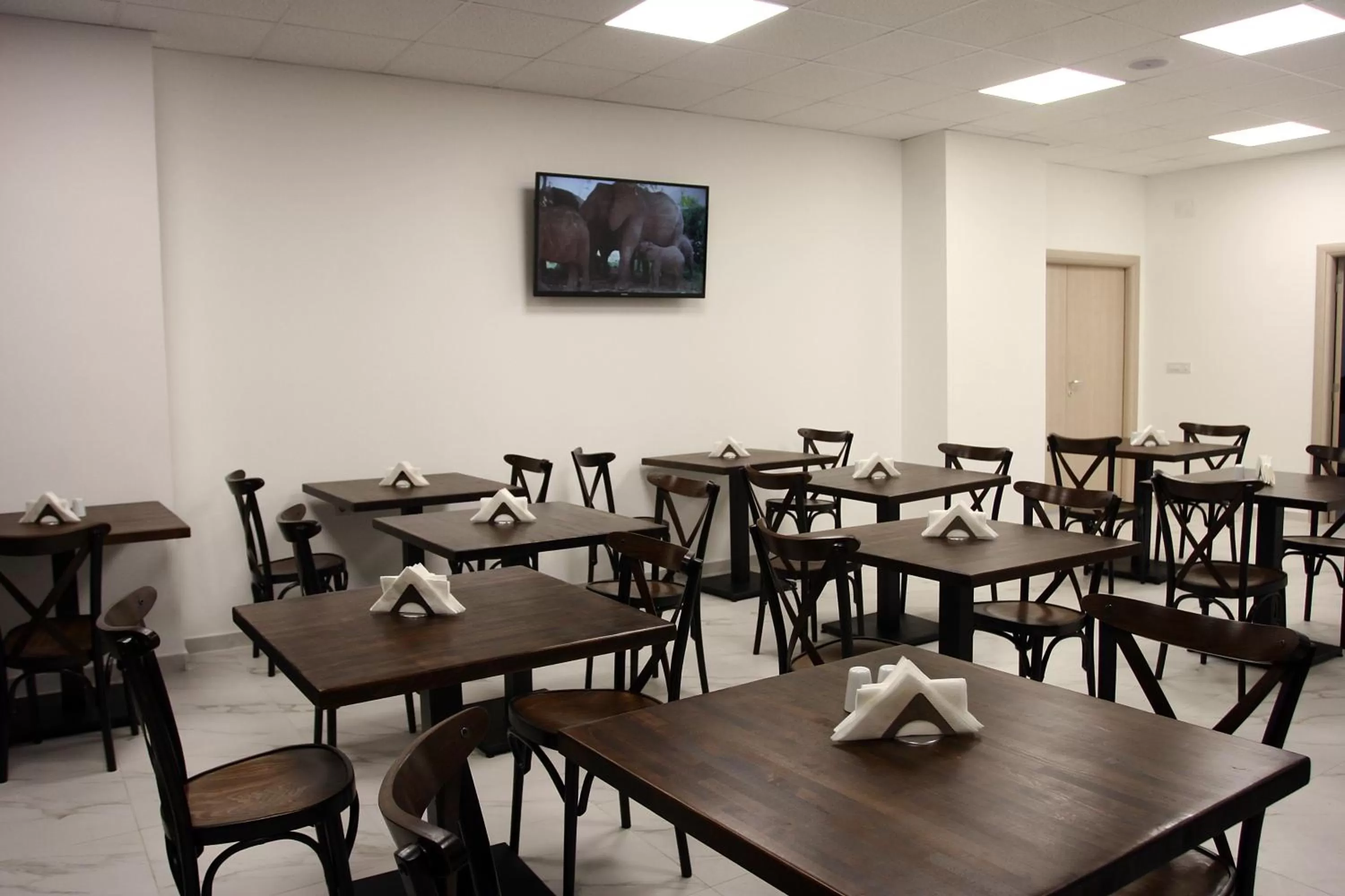 Restaurant/places to eat in Hotel DOA