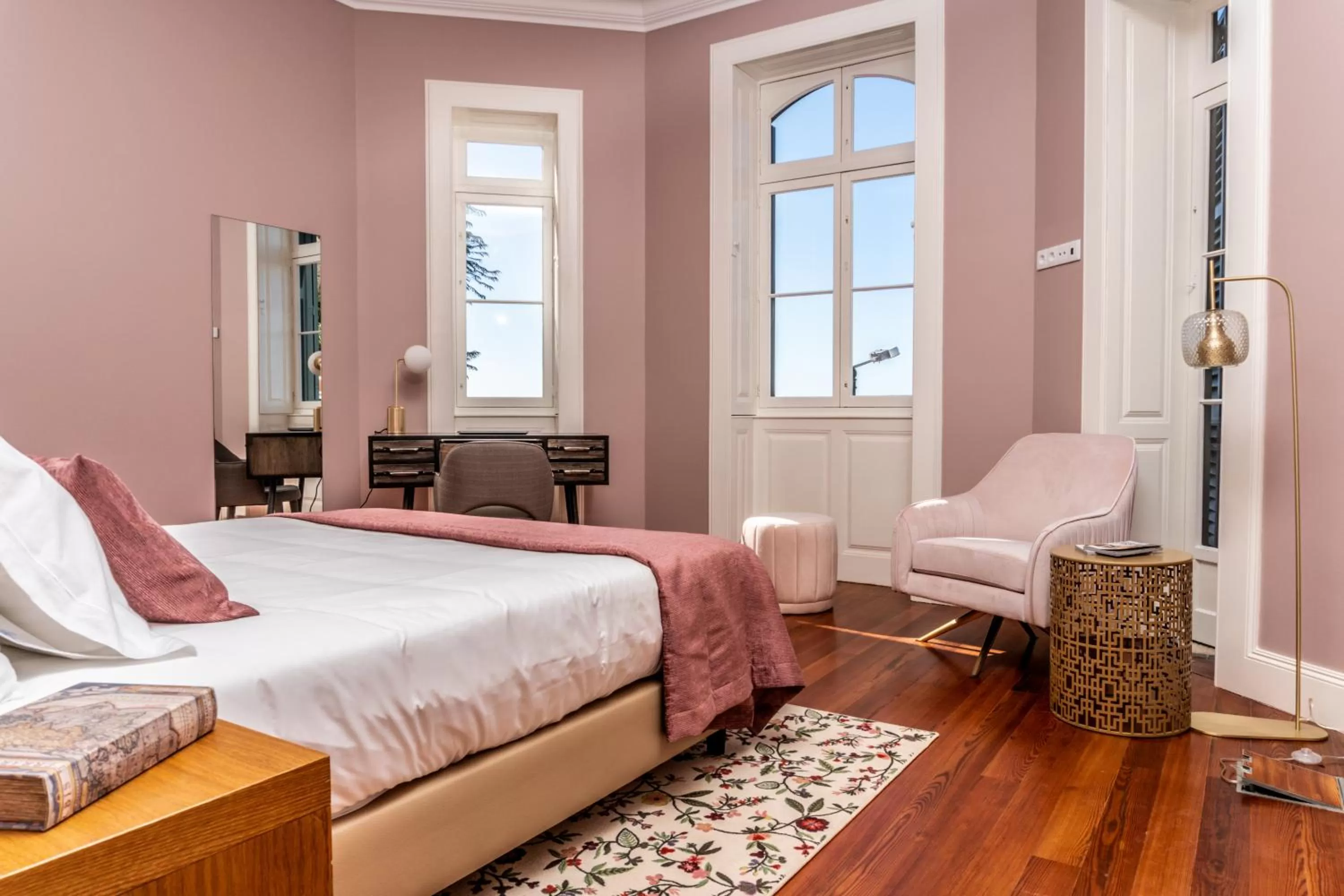 Photo of the whole room, Bed in 1905 Zino's Palace