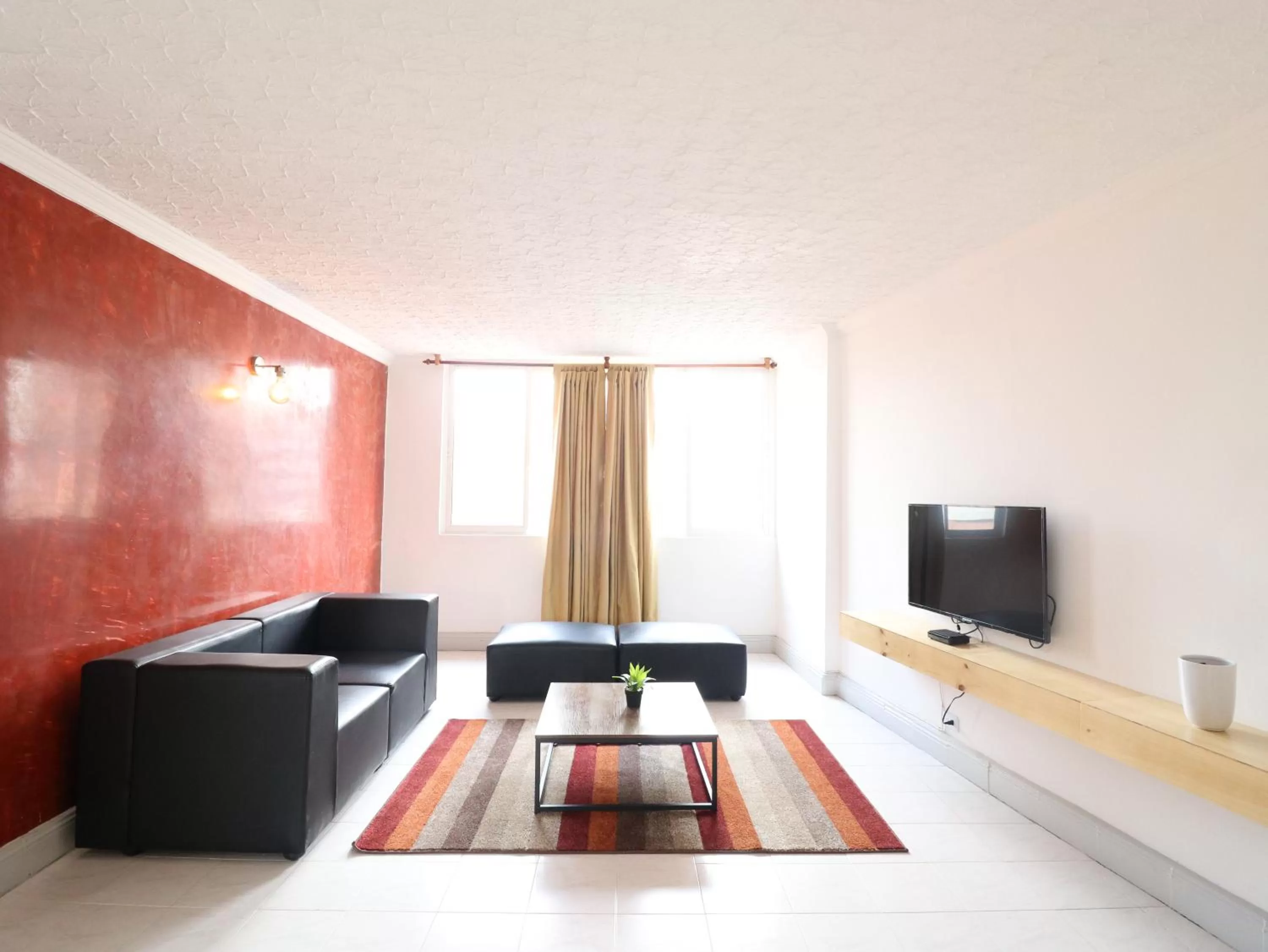 TV/Entertainment Center in 554 Apartments