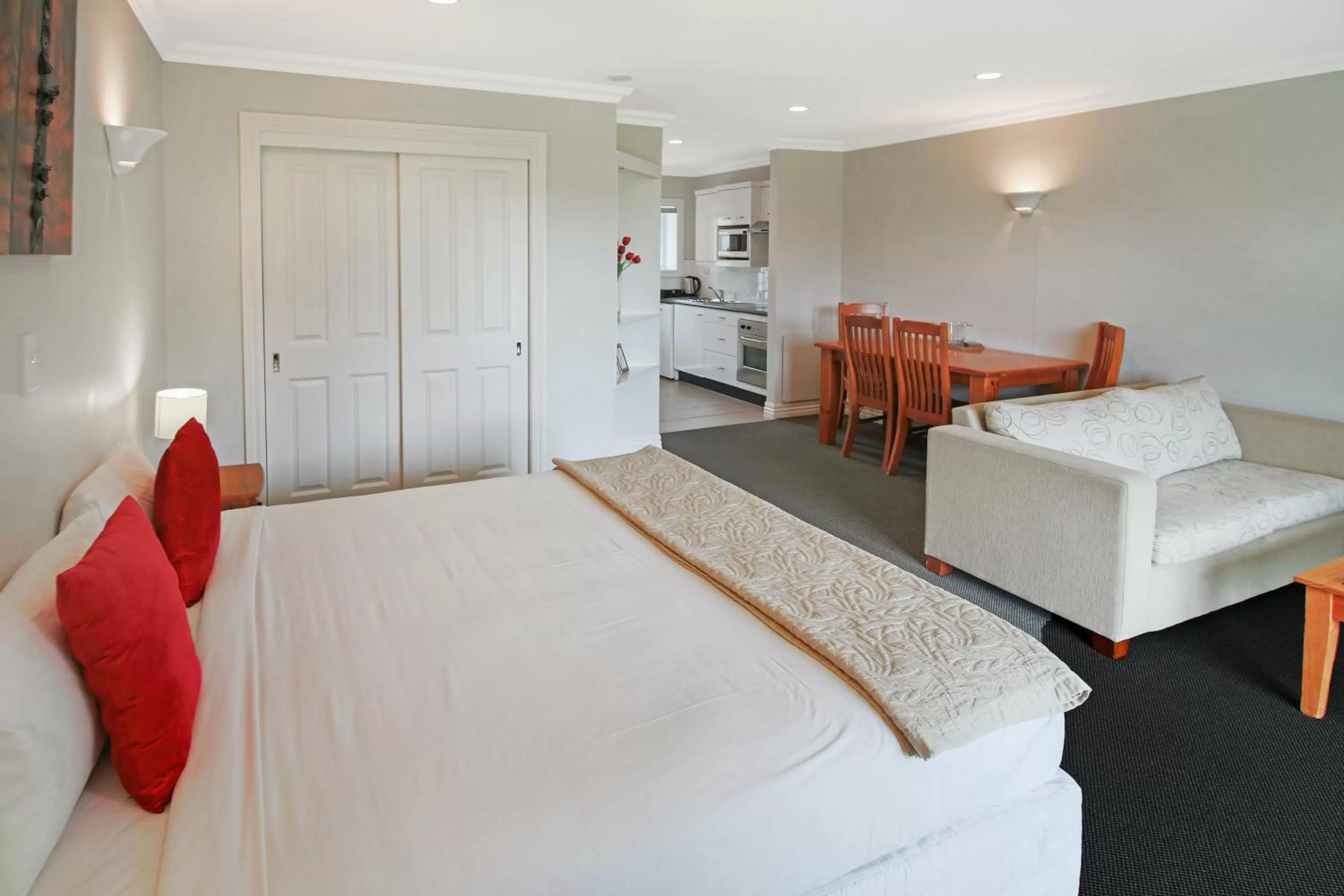 Bed in Kerikeri Park Lodge