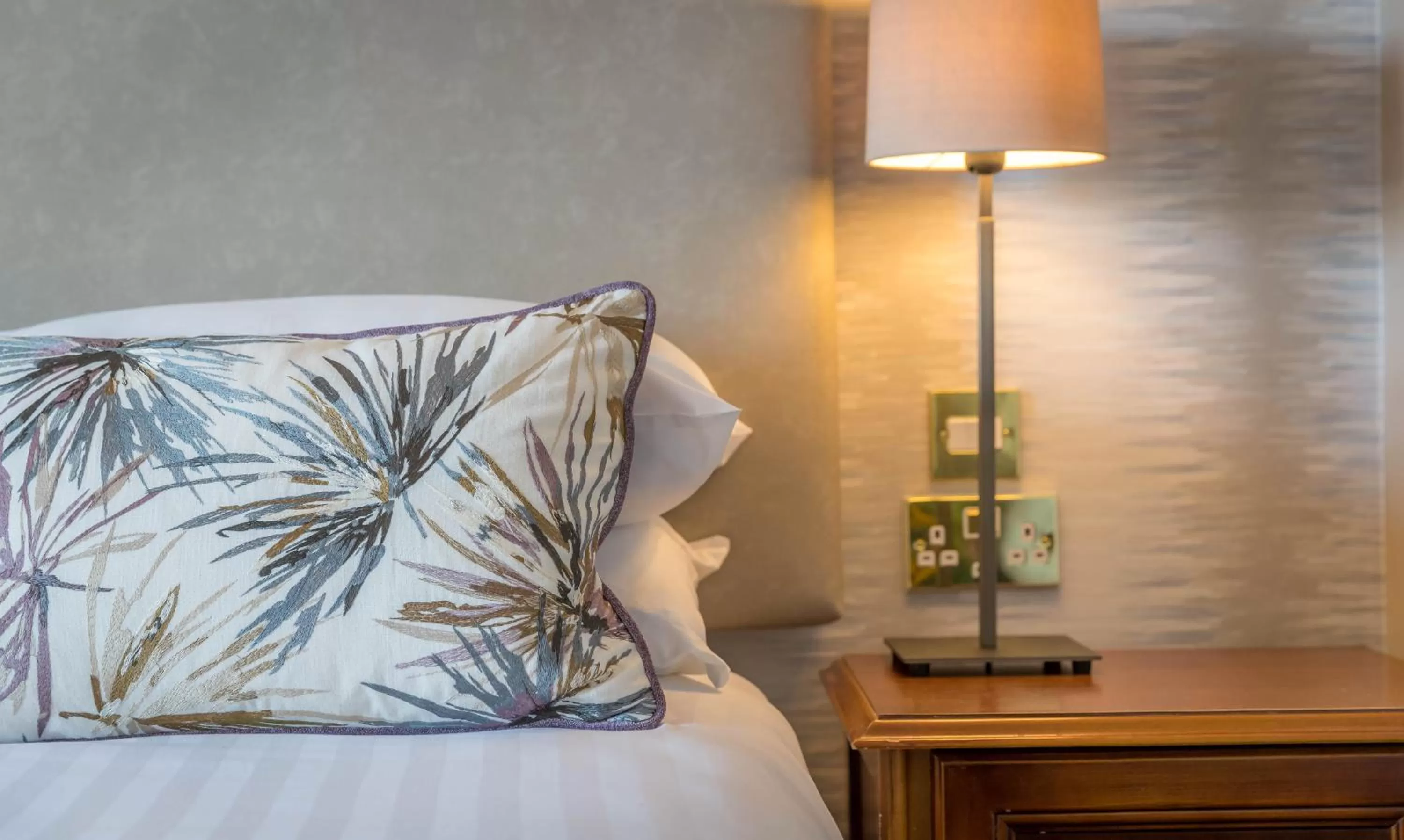 Bedroom, Bed in Dingle Skellig Hotel