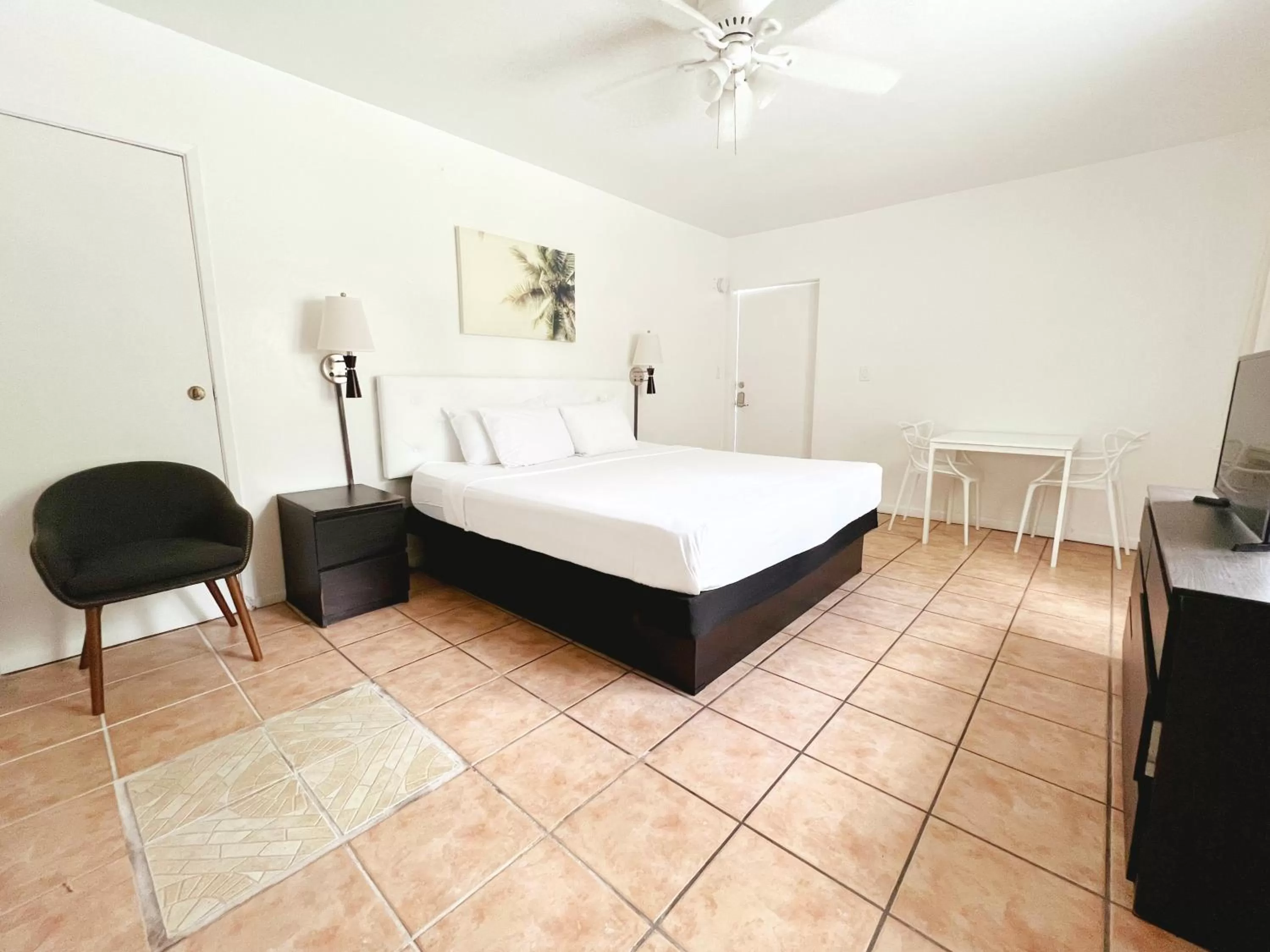 Photo of the whole room, Bed in Tropi Rock