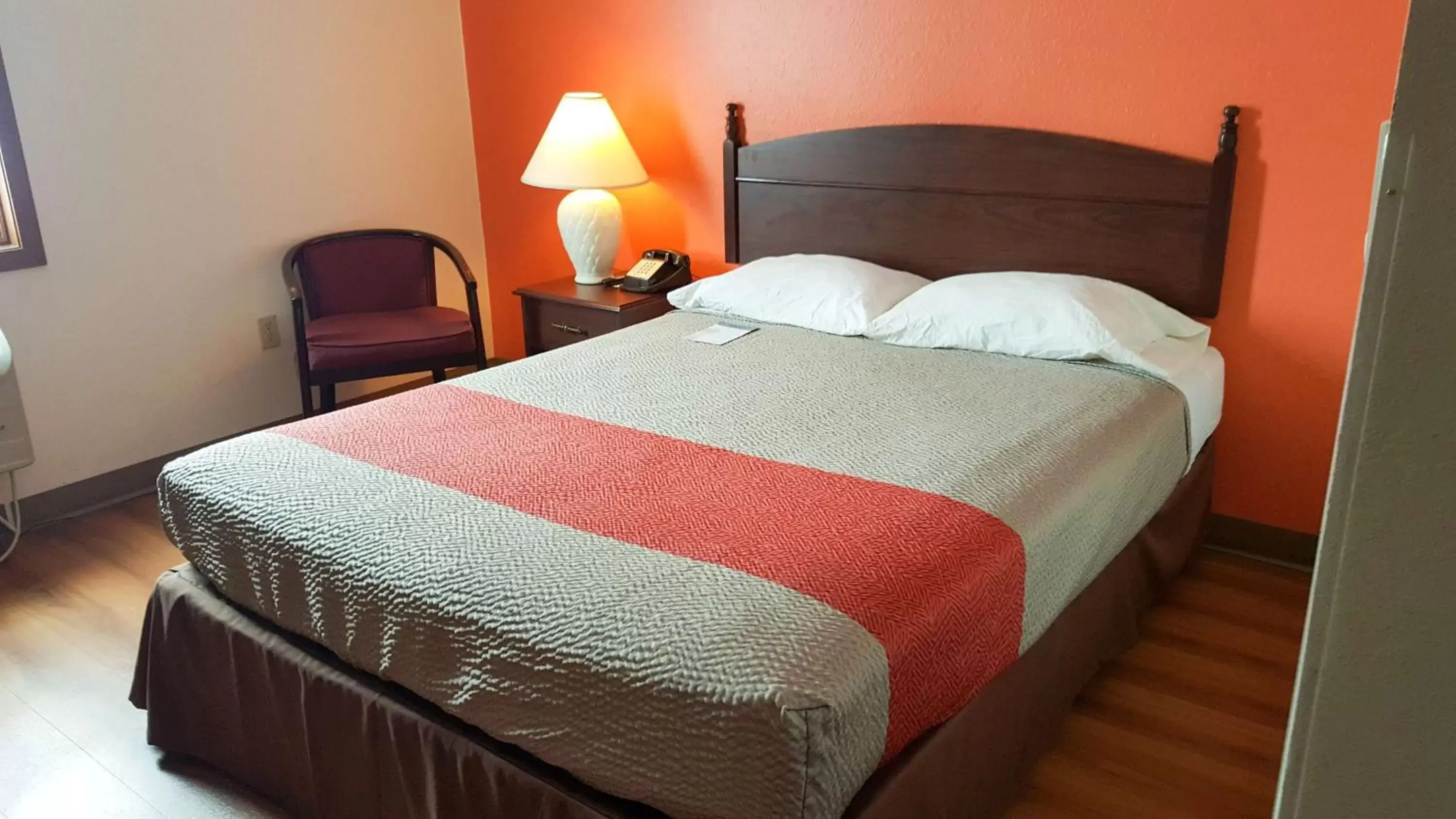 Queen Suite - Non-Smoking in Motel 6-Saukville, WI Queen Suite - Non-Smoking in Motel 6-Saukville, WI