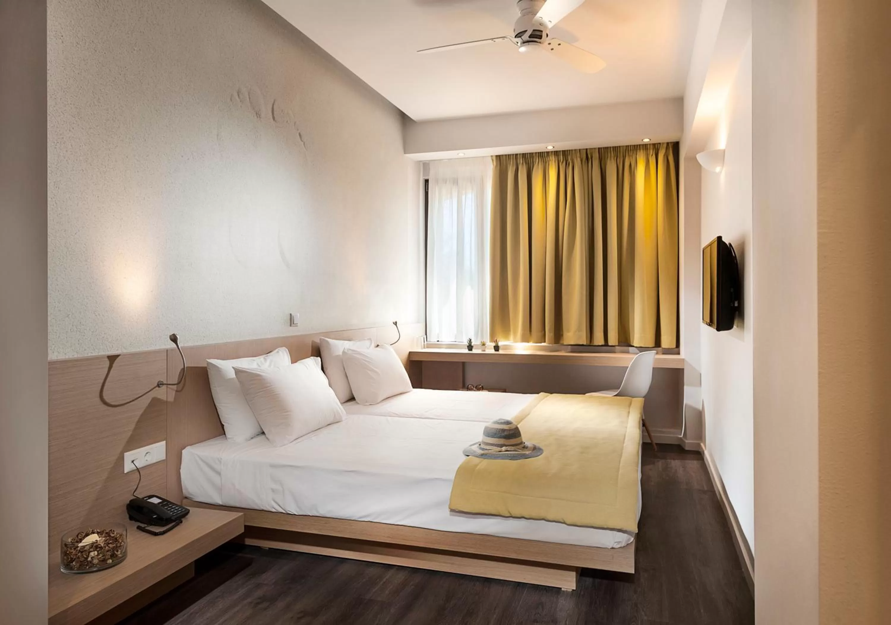 Photo of the whole room, Bed in Kriti Hotel