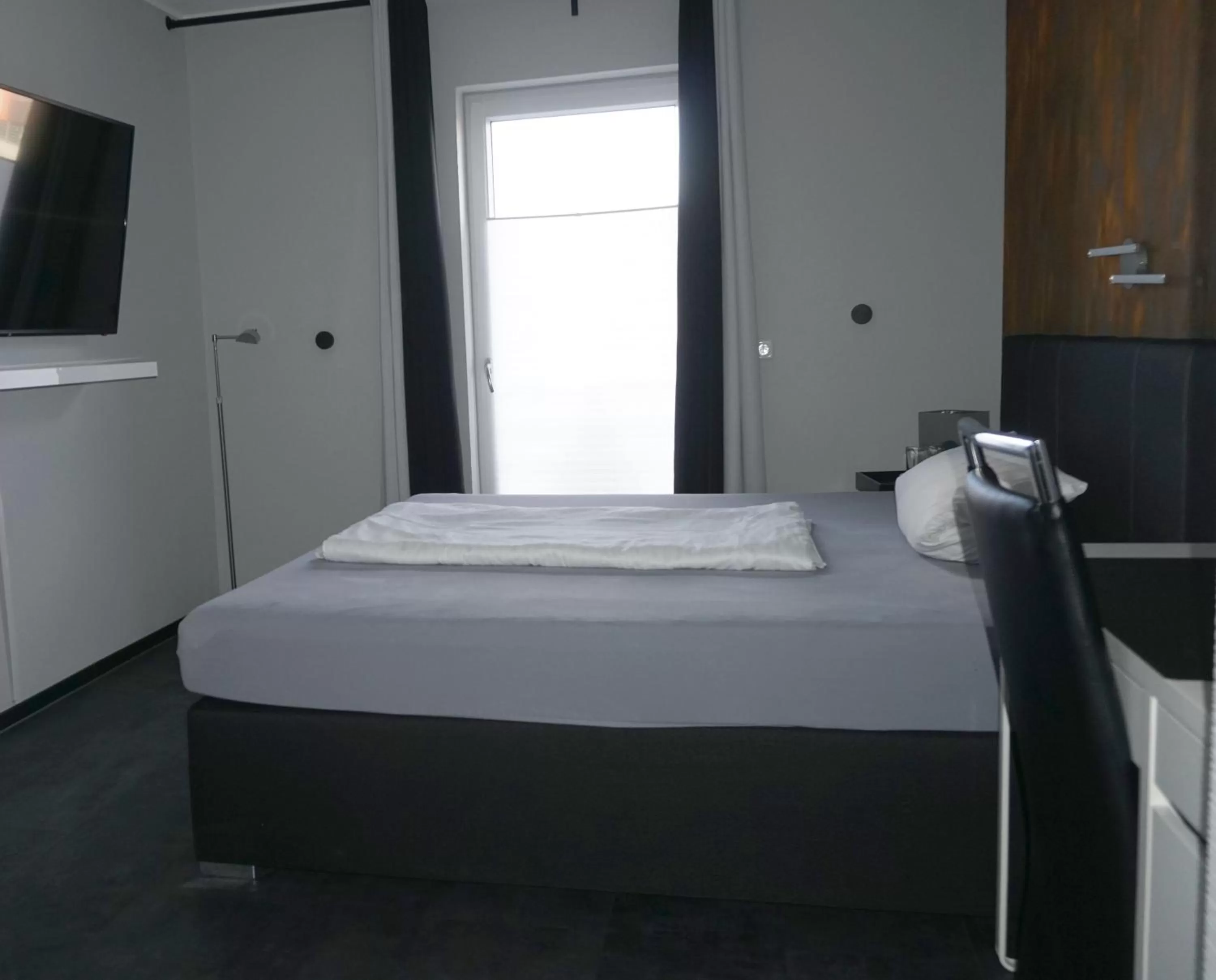 Photo of the whole room, Bed in Hotel Come In