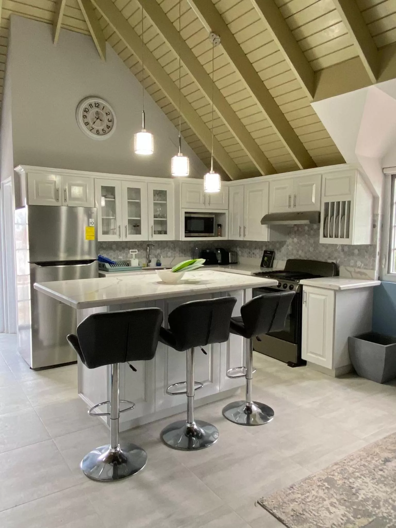 kitchen, Kitchen/Kitchenette in Seacastles by the beach/pool