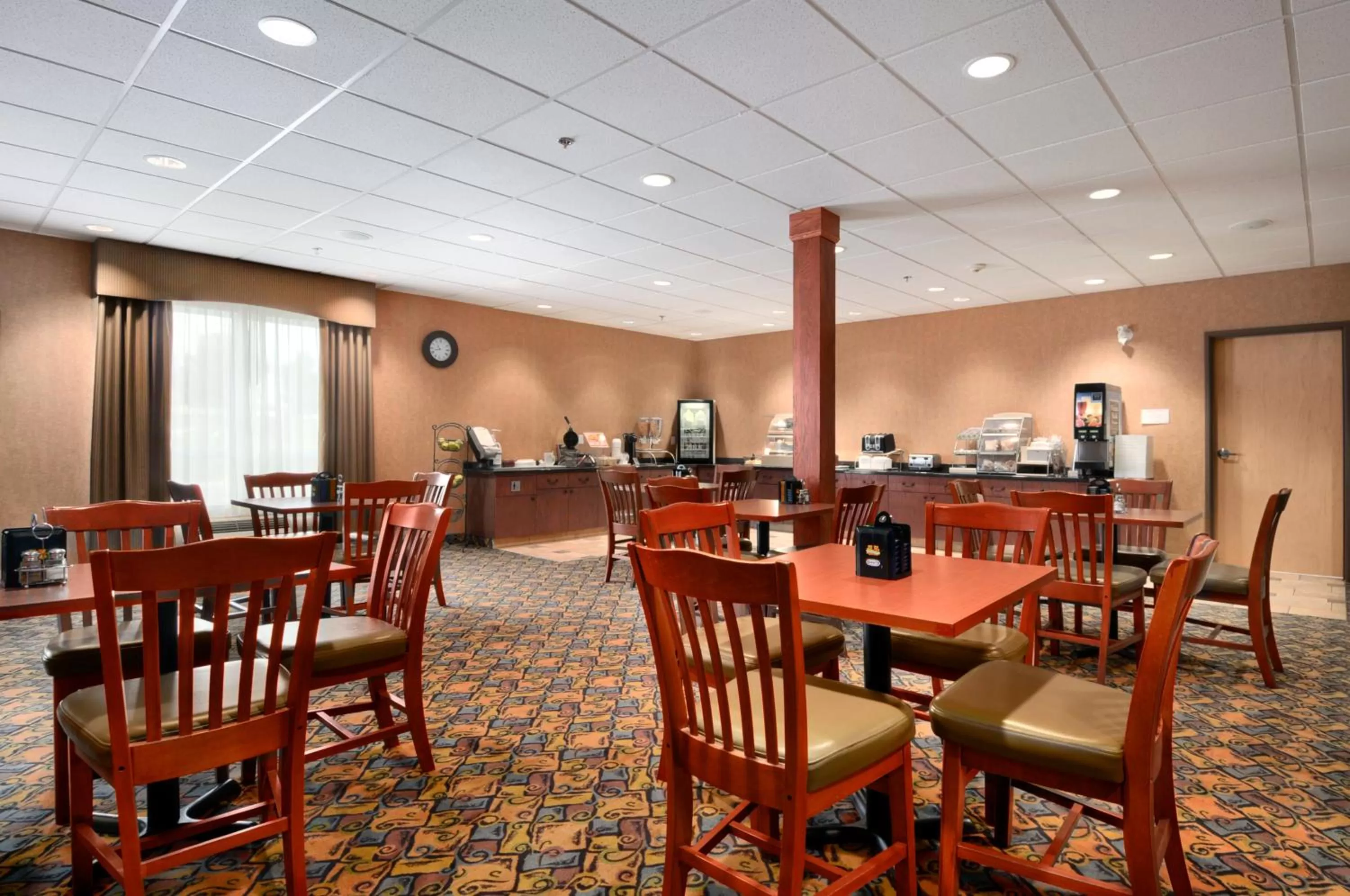 Restaurant/places to eat in Days Inn & Suites by Wyndham Strathmore