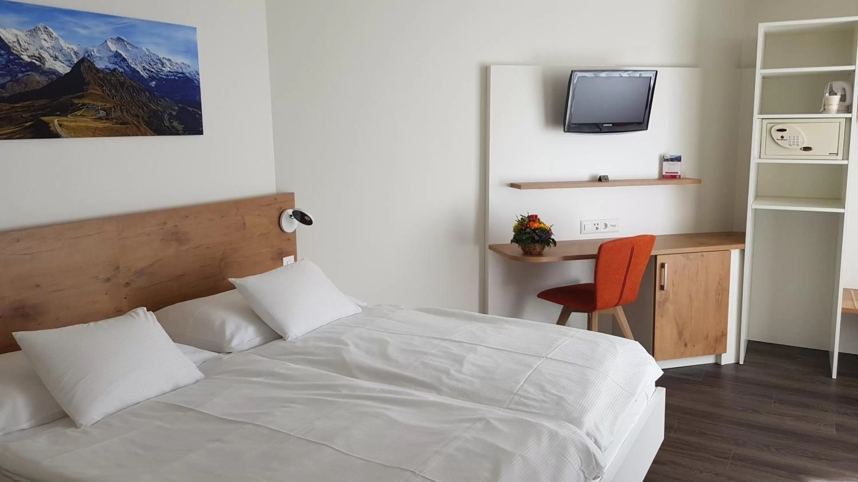 Photo of the whole room, Bed in Hotel Bernerhof